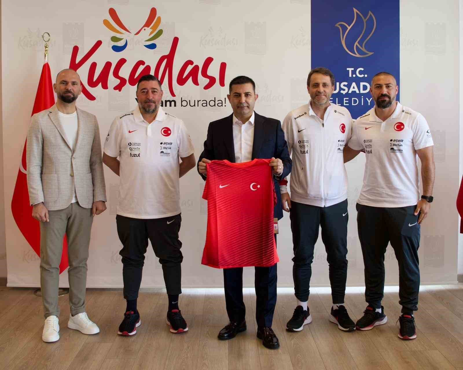 Başkan Günel, Plaj Futbolu Milli Takımı’nın teknik ve idari kadrosunu ağırladı