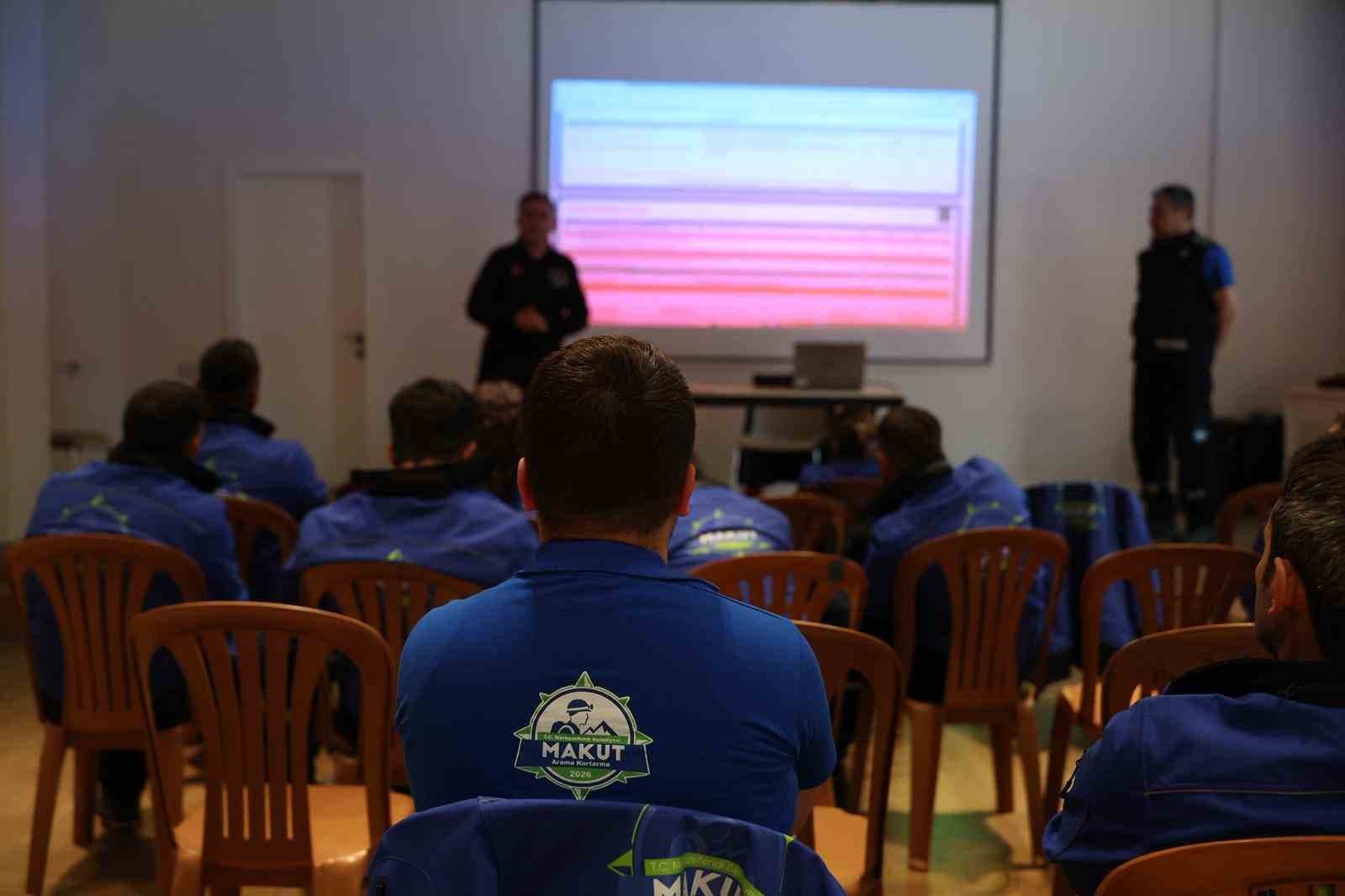 Merkezefendi’de MAKUT ekibi afet hazırlığı için bir araya geldi