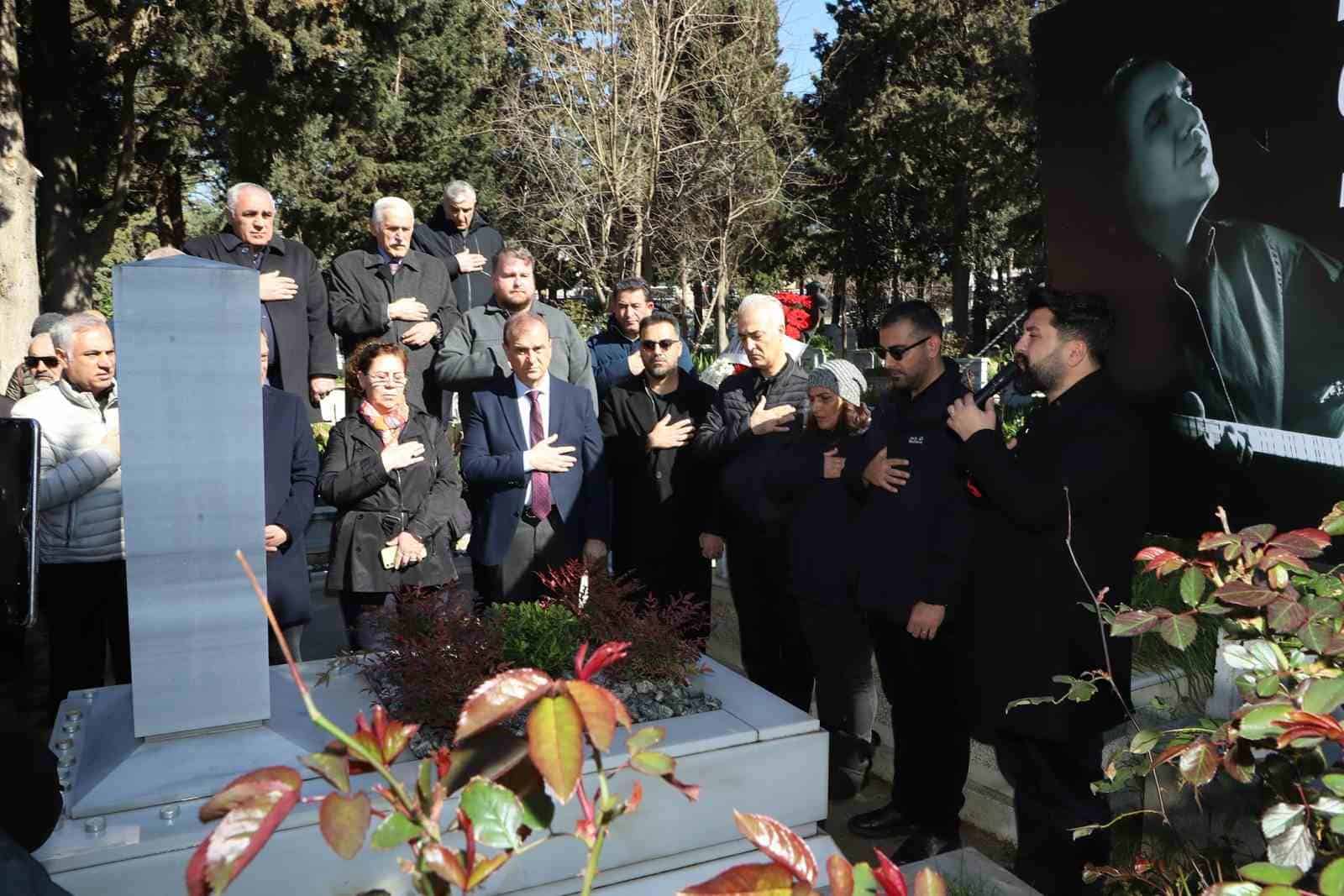 Emre Saltık, vefatının 9. yıl dönümünde kabri başında anıldı