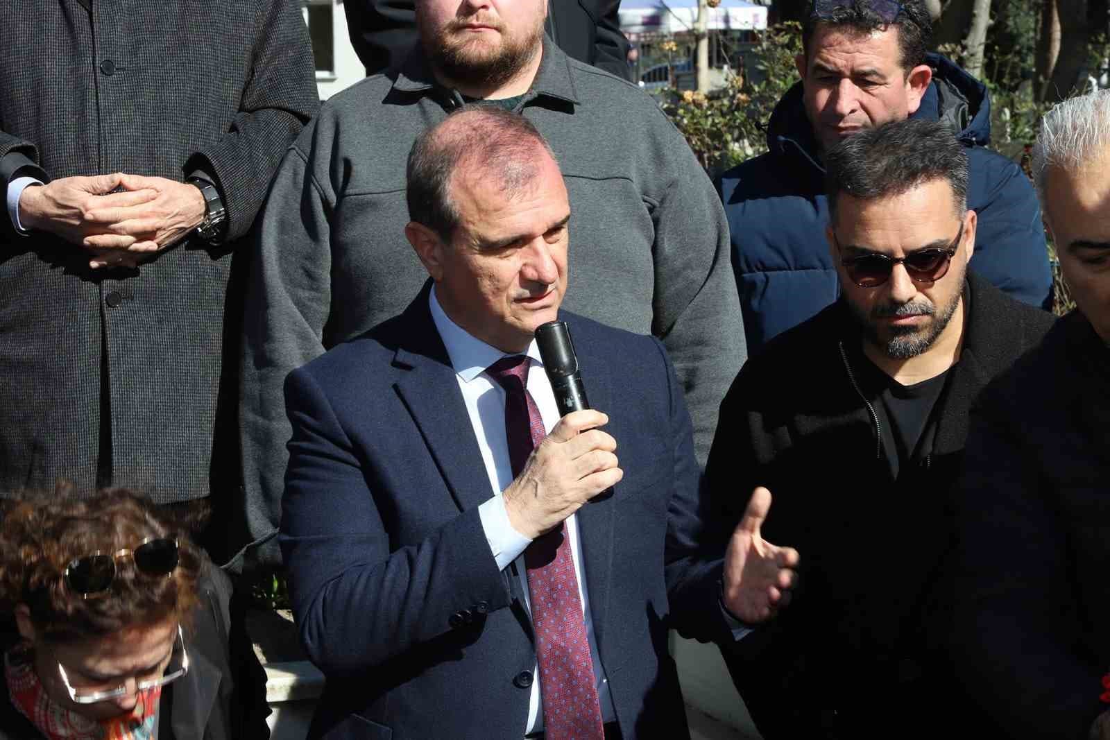 Emre Saltık, vefatının 9. yıl dönümünde kabri başında anıldı