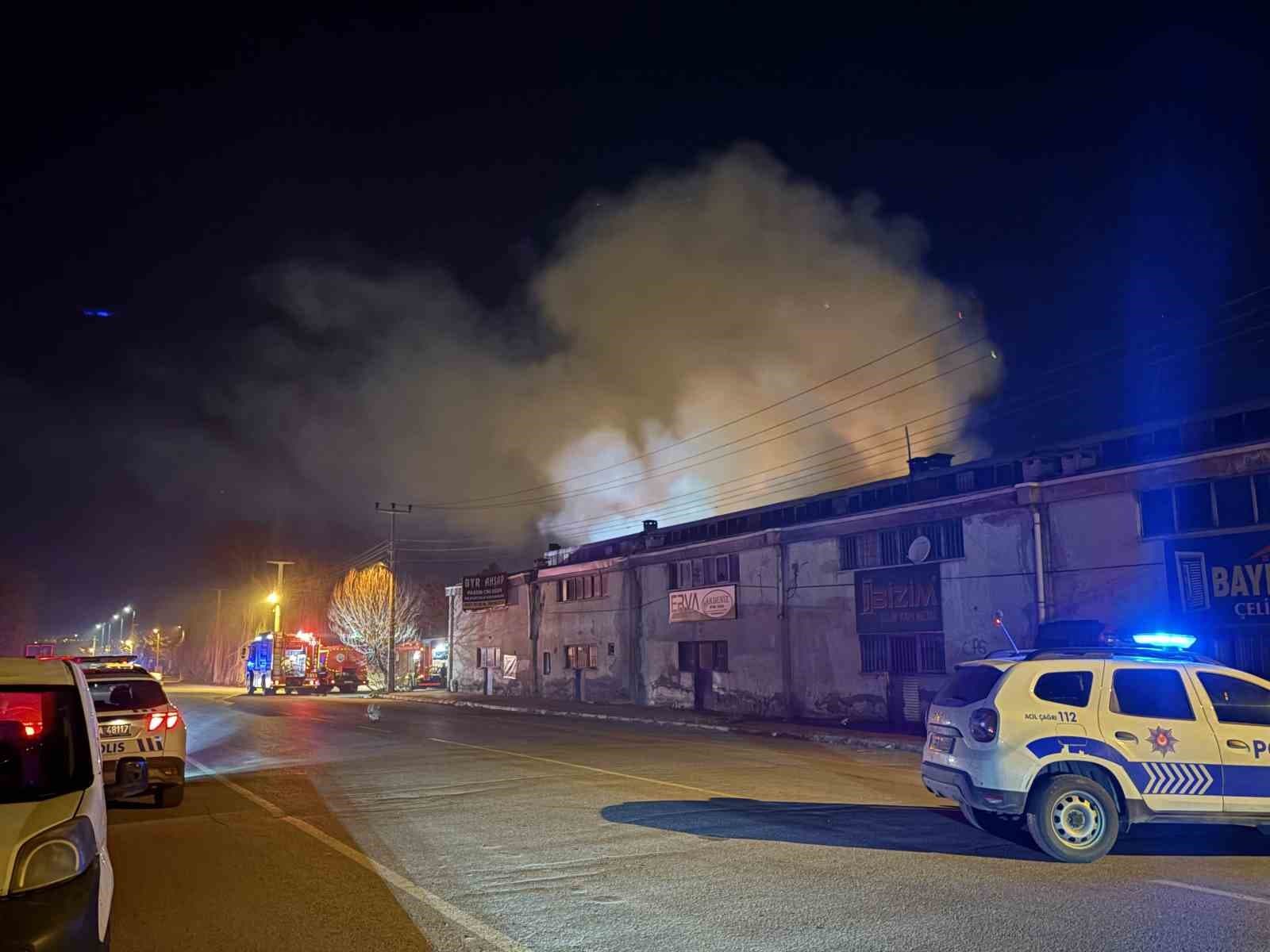 Kayseri’de mobilya atölyesi alevlere teslim oldu