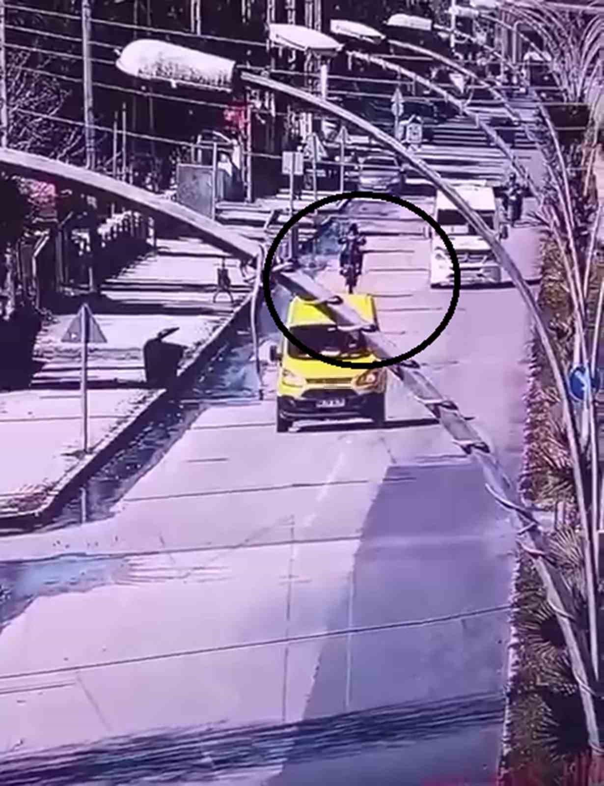 Akan trafiğe aldırış etmeden ön kaldıran sürücüye 46 bin TL ceza