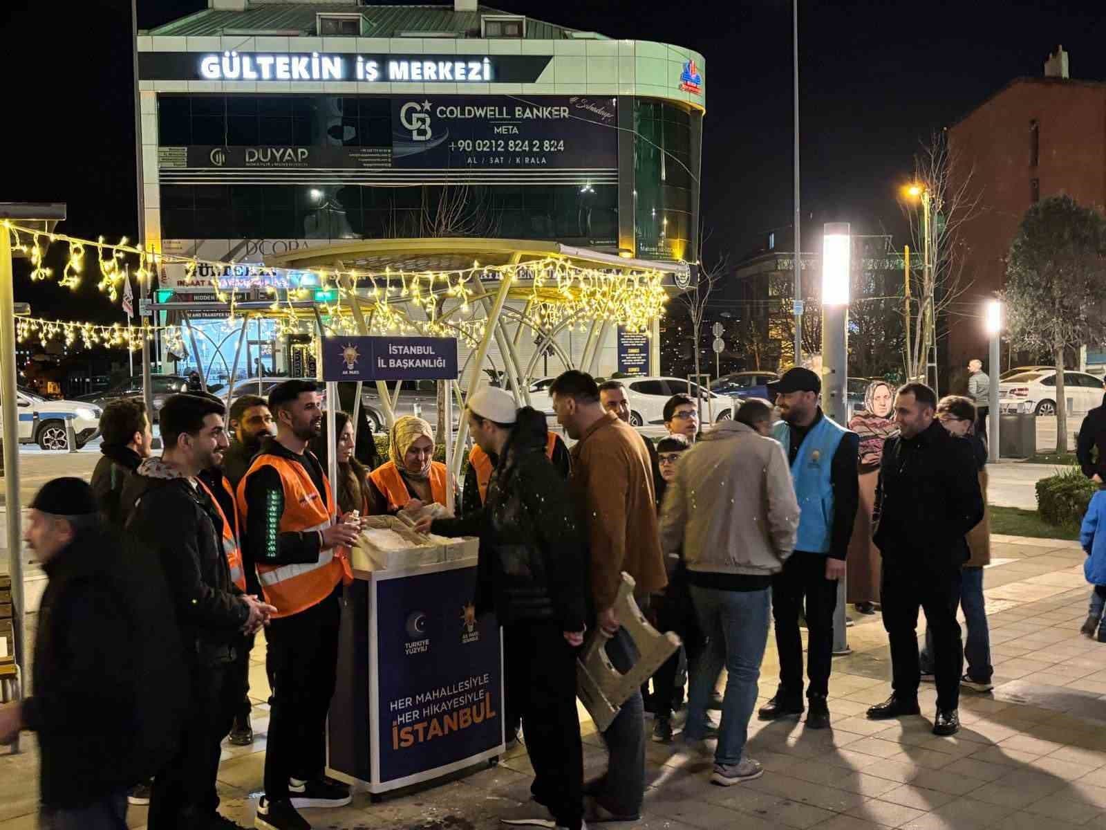 AK Parti İstanbul’dan 39 ilçenin 961 mahallesinde lokum ikramı