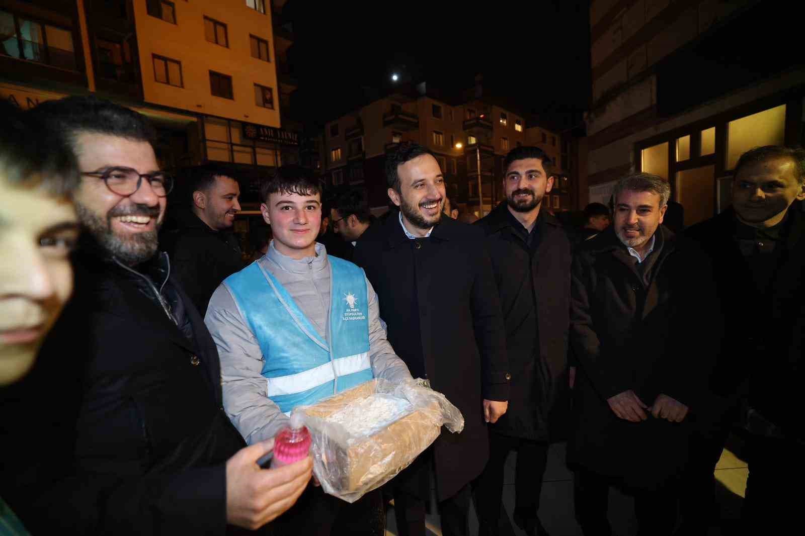 AK Parti İstanbul’dan 39 ilçenin 961 mahallesinde lokum ikramı