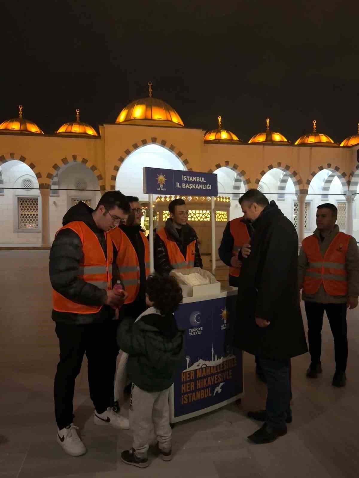 AK Parti İstanbul’dan 39 ilçenin 961 mahallesinde lokum ikramı