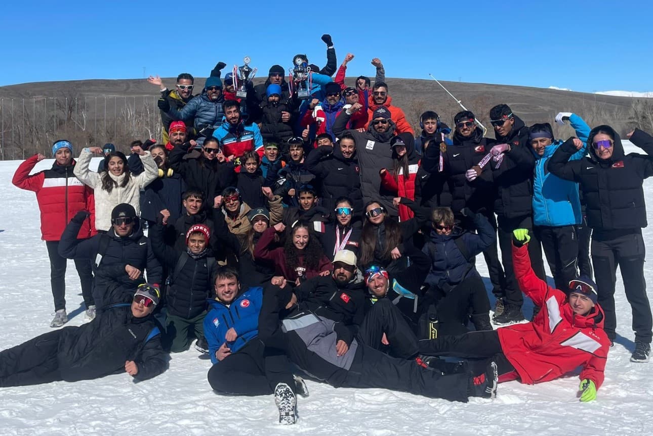 Yüksekovalı kayakçılar Türkiye şampiyonasına damga vurdu