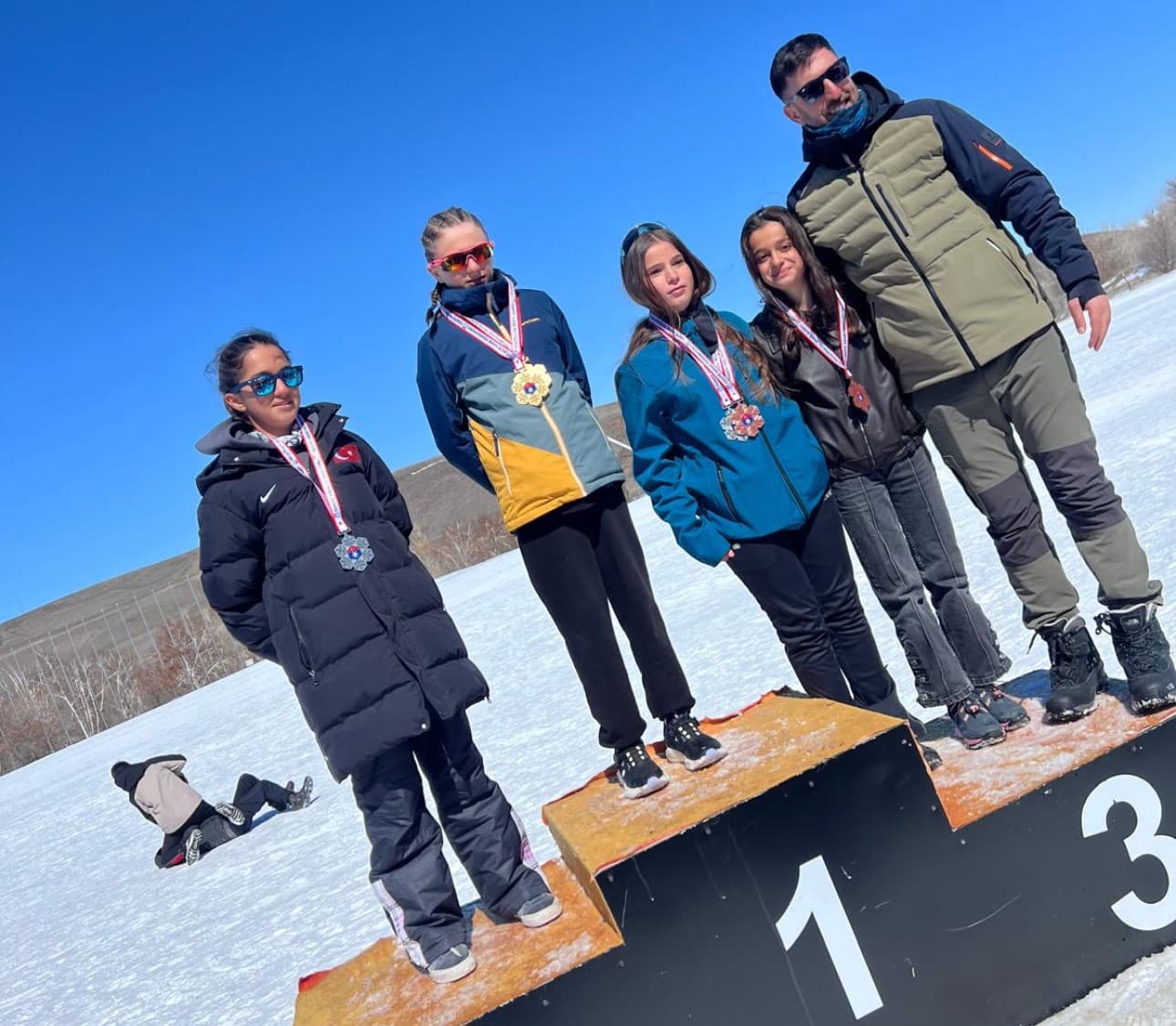 Yüksekovalı kayakçılar Türkiye şampiyonasına damga vurdu