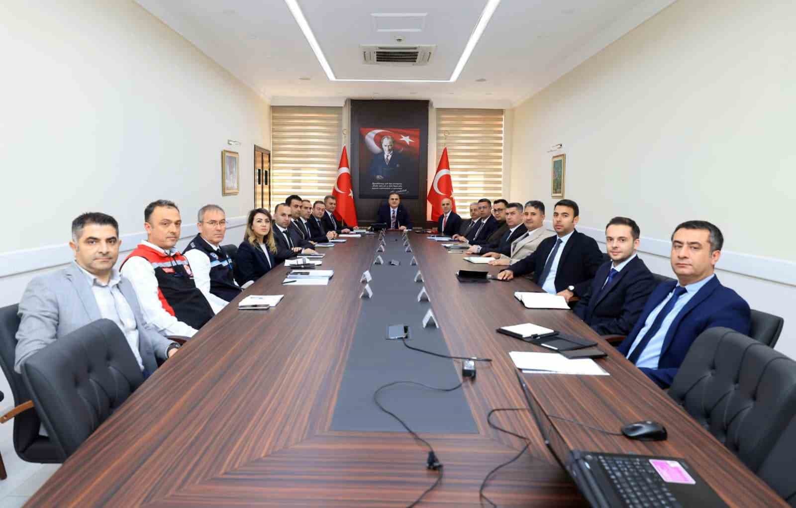 Vali Akbıyık başkanlığında ‘Tarımda doğal afet kaynaklı‘ zararlar değerlendirildi