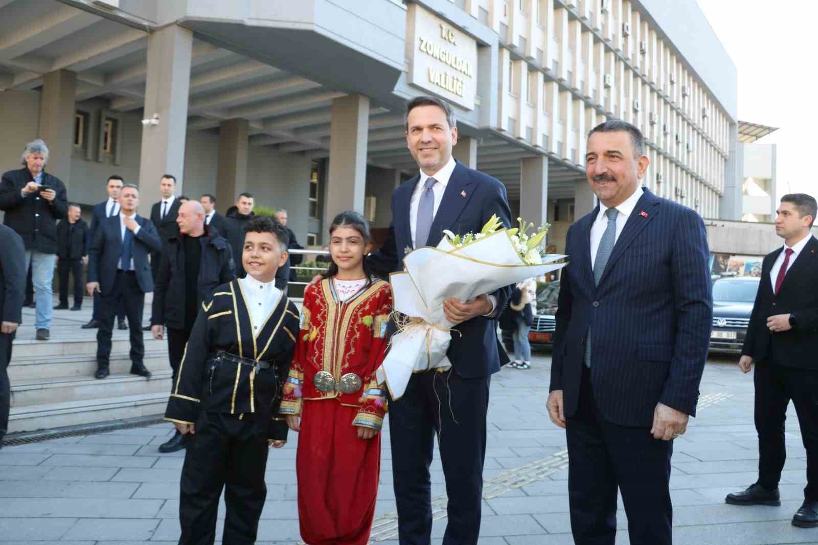 Bakan Bayraktar: "Doğalgaz üretimi 2028’de 4 katına çıkacak ve 17 milyon hanenin ihtiyacını kendi gazımız ile karşılamış olacağız"