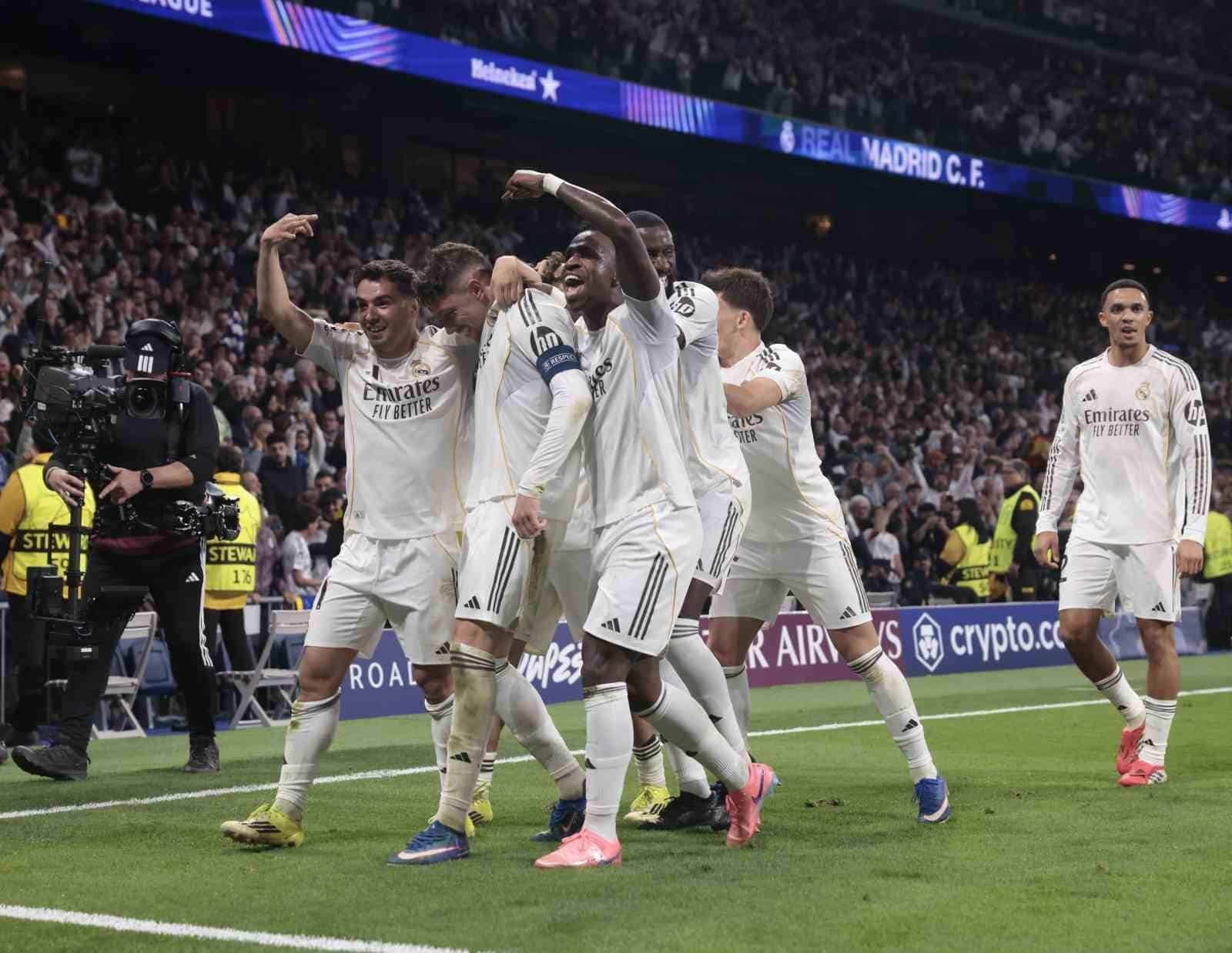 Real Madrid, tur kapısını araladı