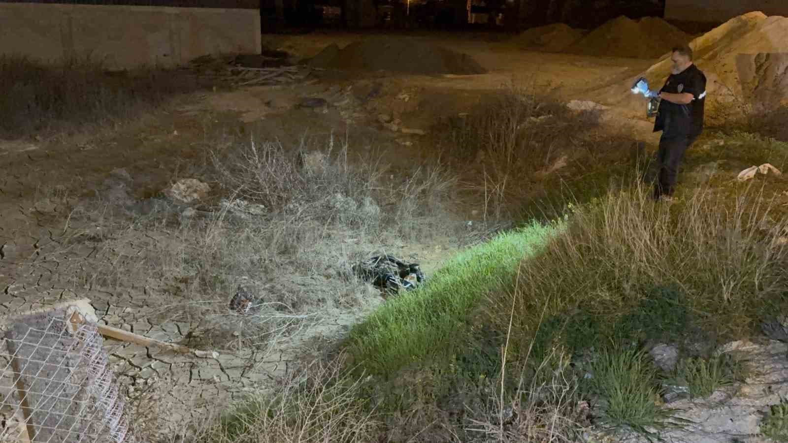 Adana’da belediye otobüsüyle çarpışan motosiklet sürücüsü genç, hayatını kaybetti