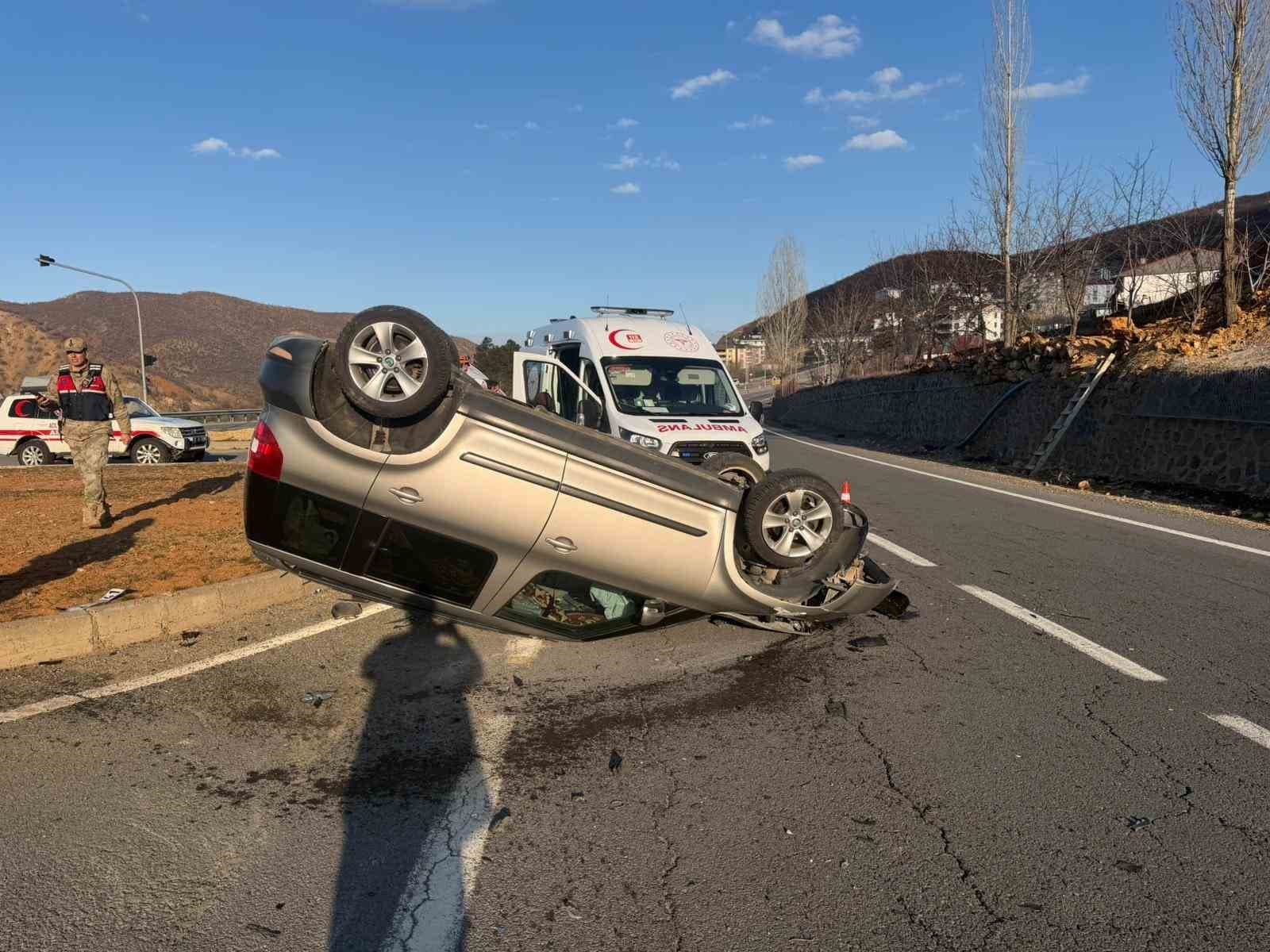 Bingöl’de otomobil takla attı: 2 yaralı