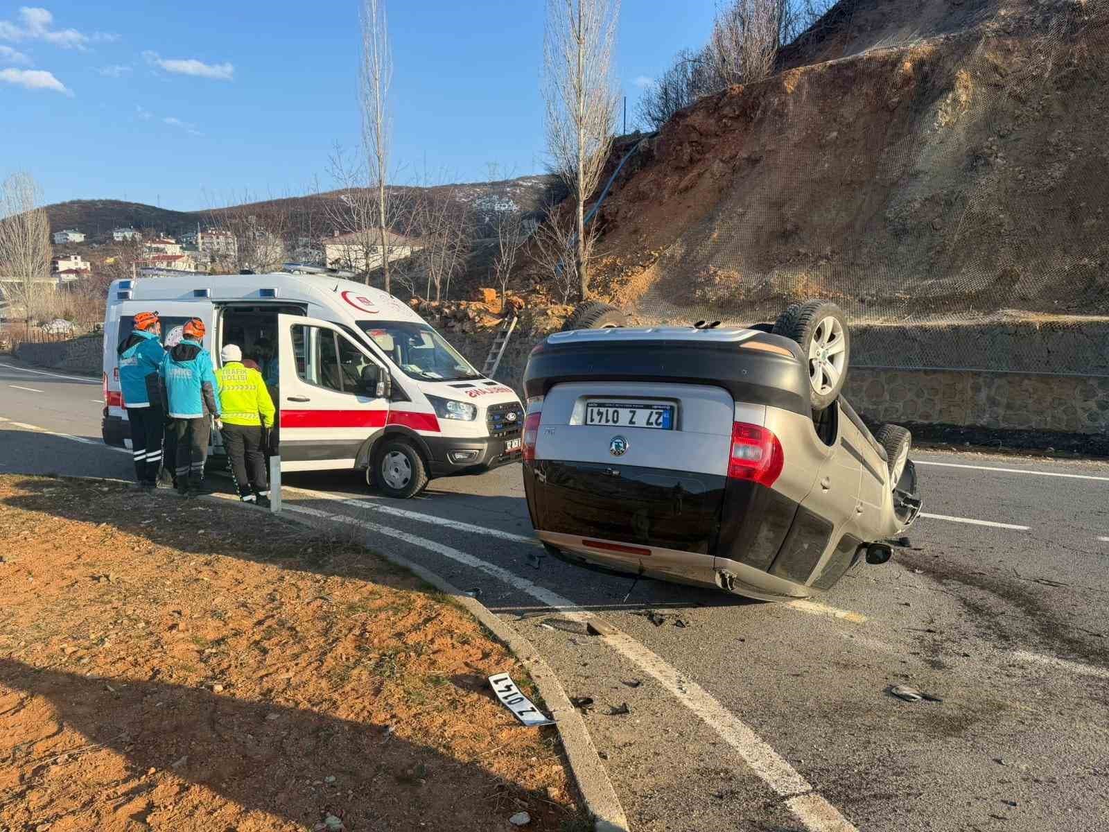 Bingöl’de otomobil takla attı: 2 yaralı