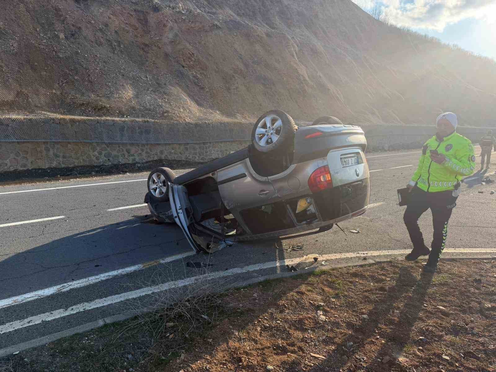 Bingöl’de otomobil takla attı: 2 yaralı