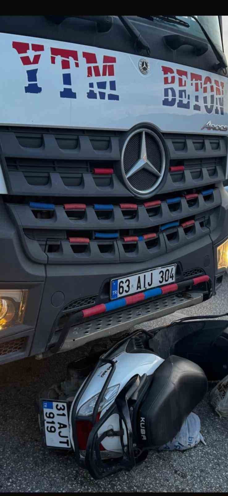 Beton mikseriyle çarpışan motosikletin sürücüsü yaralandı