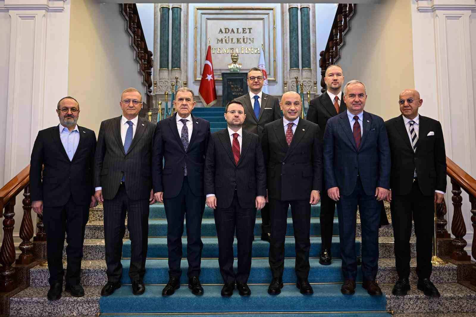 Bakan Gürlek: "10 yılı doldurmayan bir hakim, ticaret mahkemesi başkanı olmayacak"