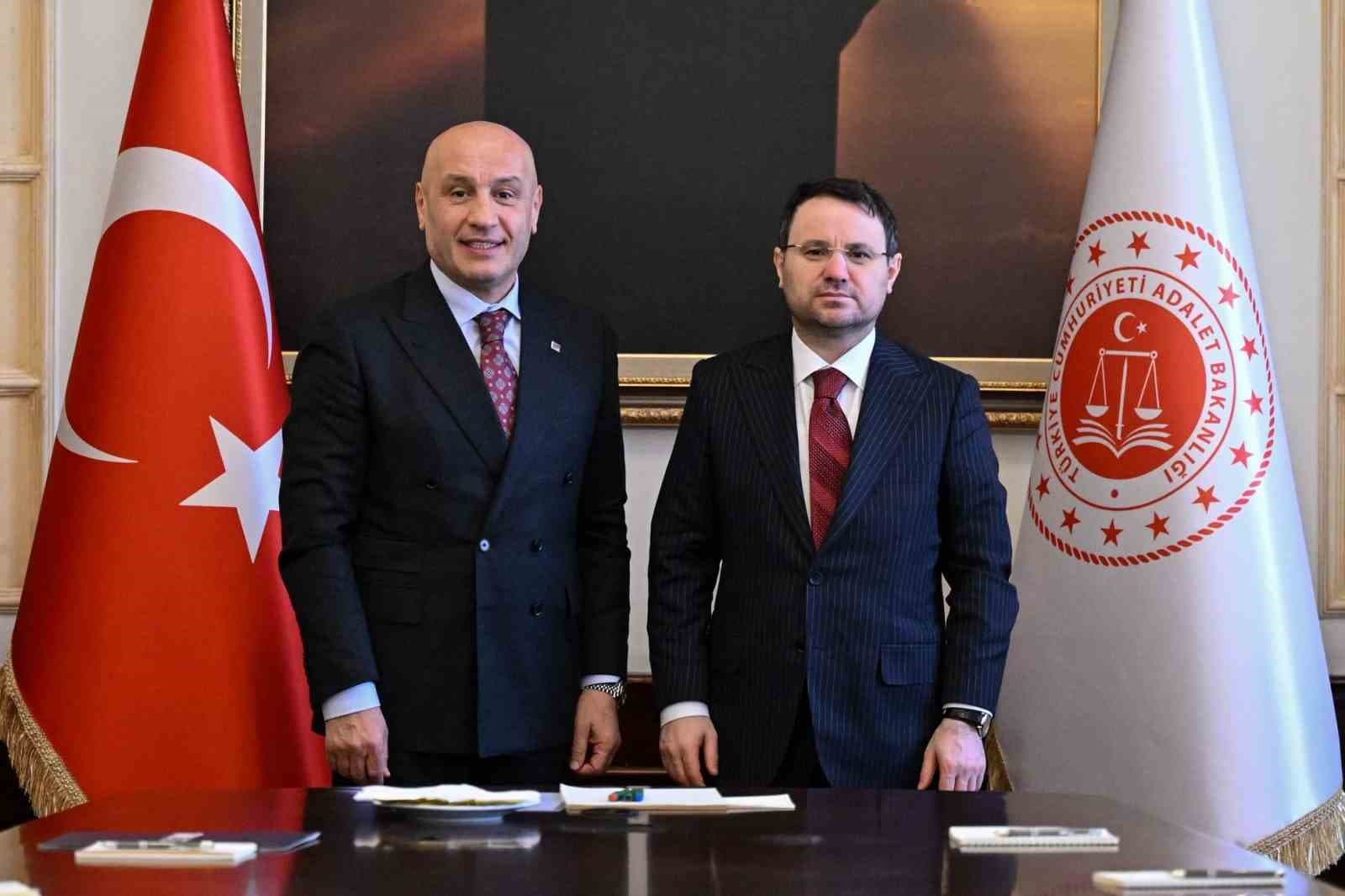 Bakan Gürlek: "10 yılı doldurmayan bir hakim, ticaret mahkemesi başkanı olmayacak"