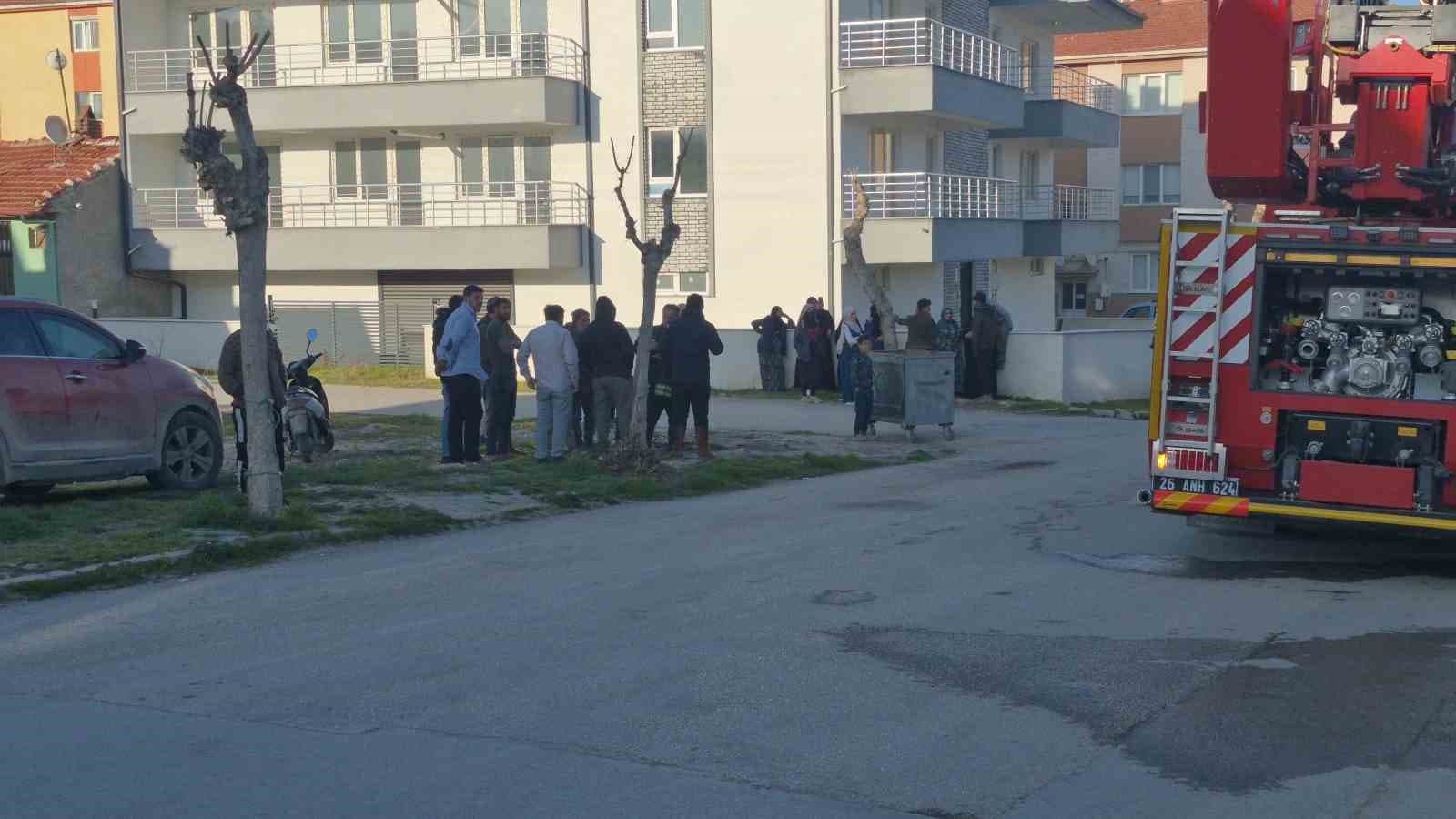Eskişehir’de yangın paniği: Mahalleli sokağa döküldü