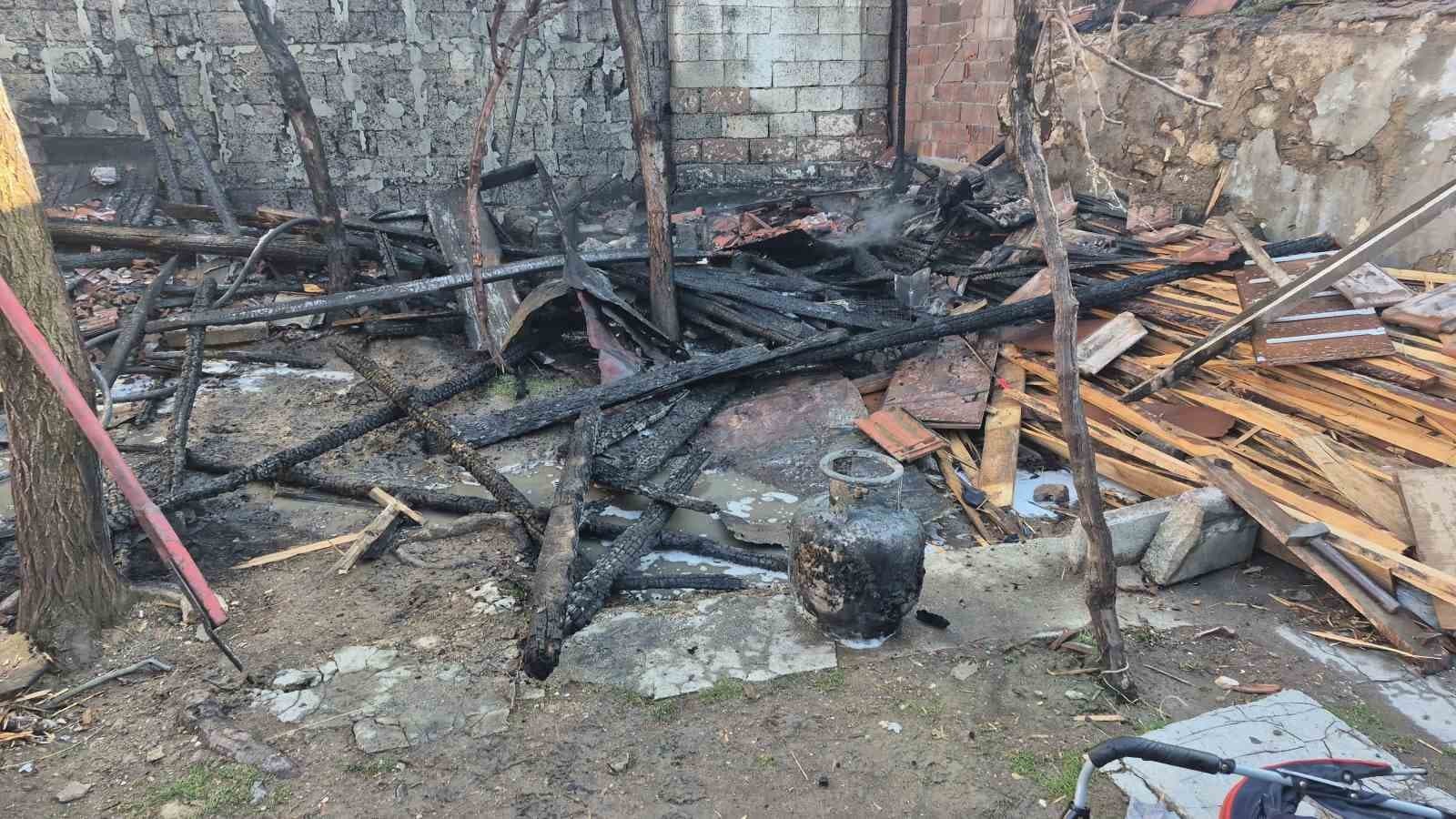 Eskişehir’de yangın paniği: Mahalleli sokağa döküldü