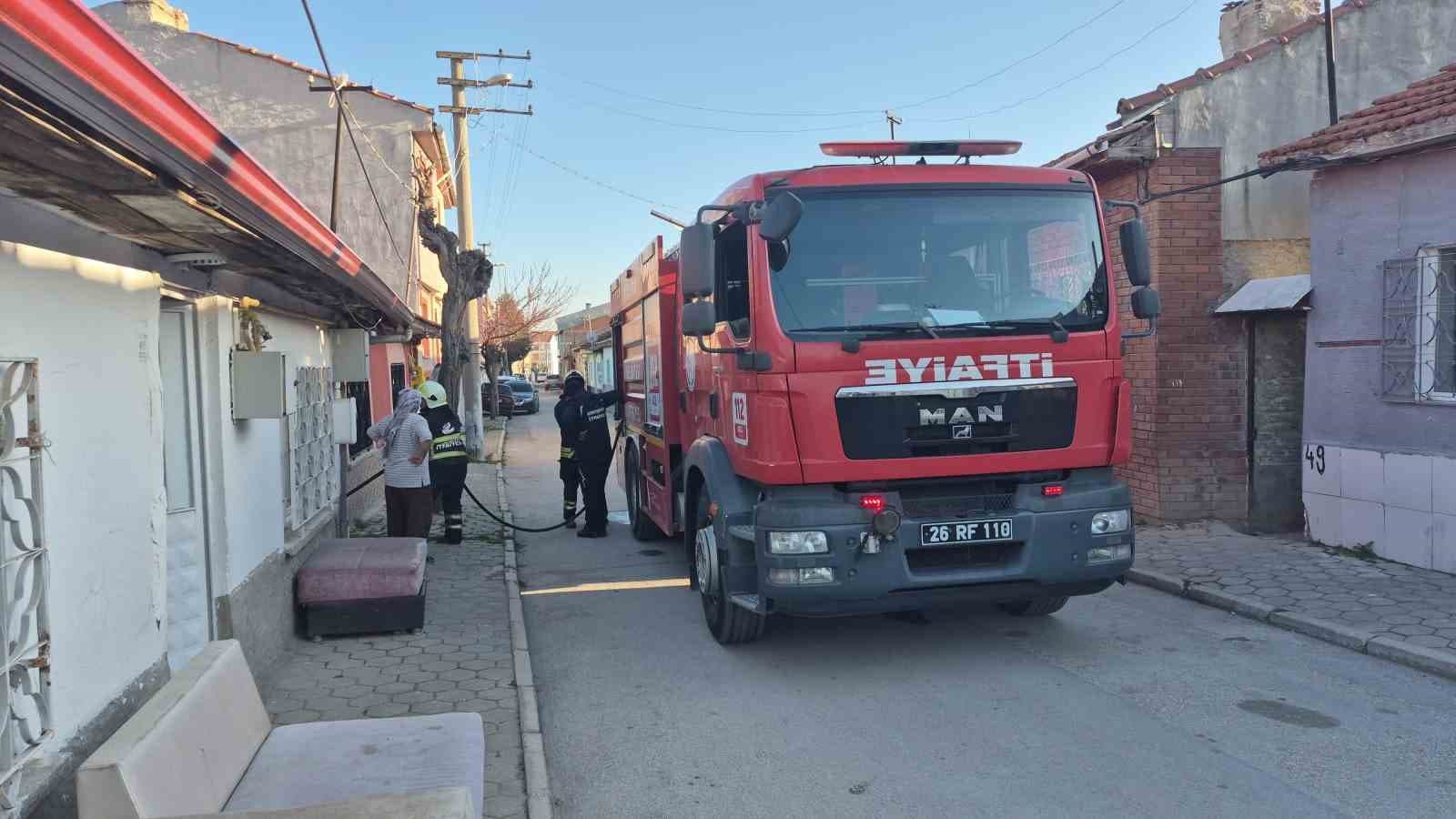 Eskişehir’de yangın paniği: Mahalleli sokağa döküldü