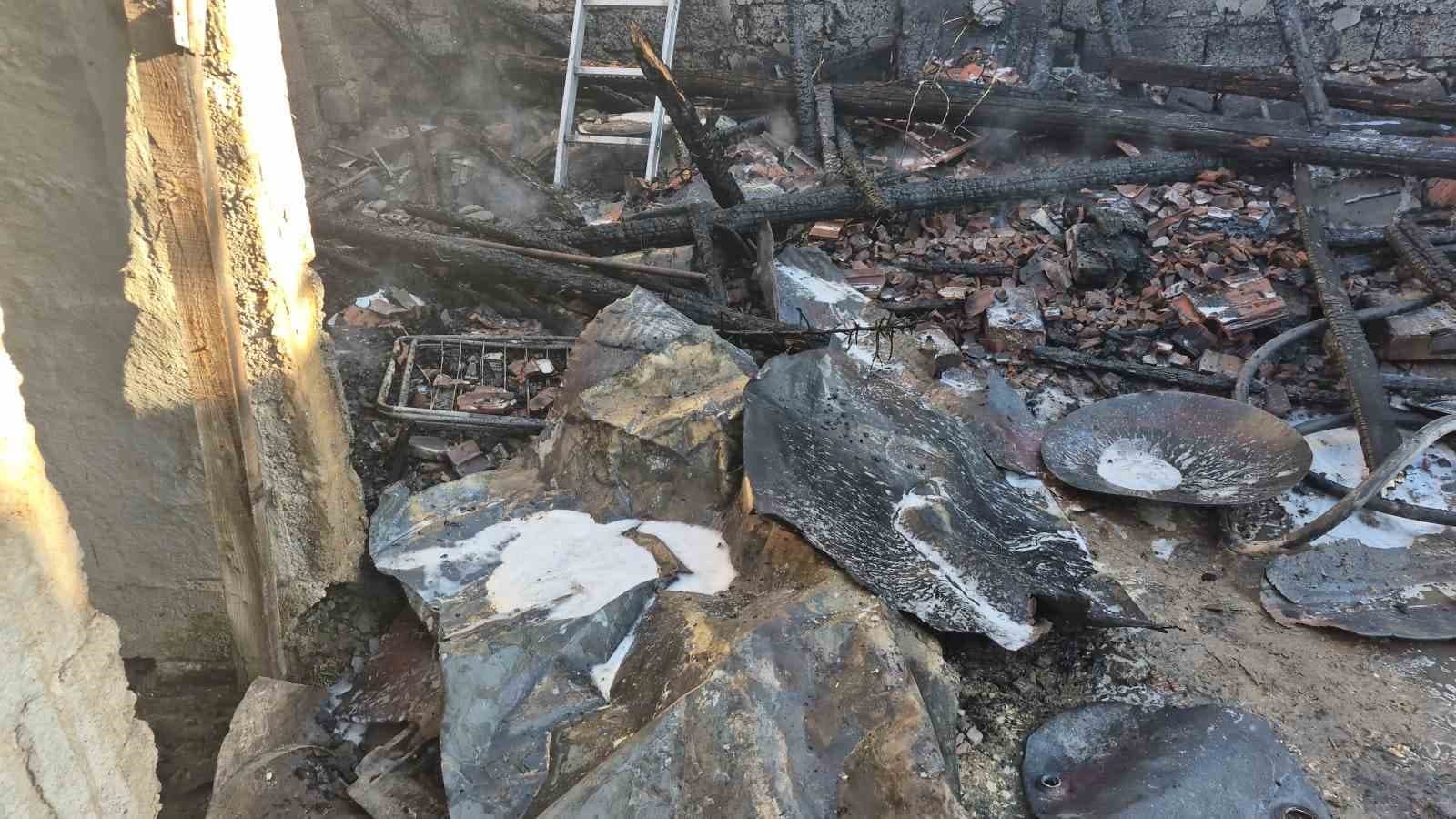 Eskişehir’de yangın paniği: Mahalleli sokağa döküldü