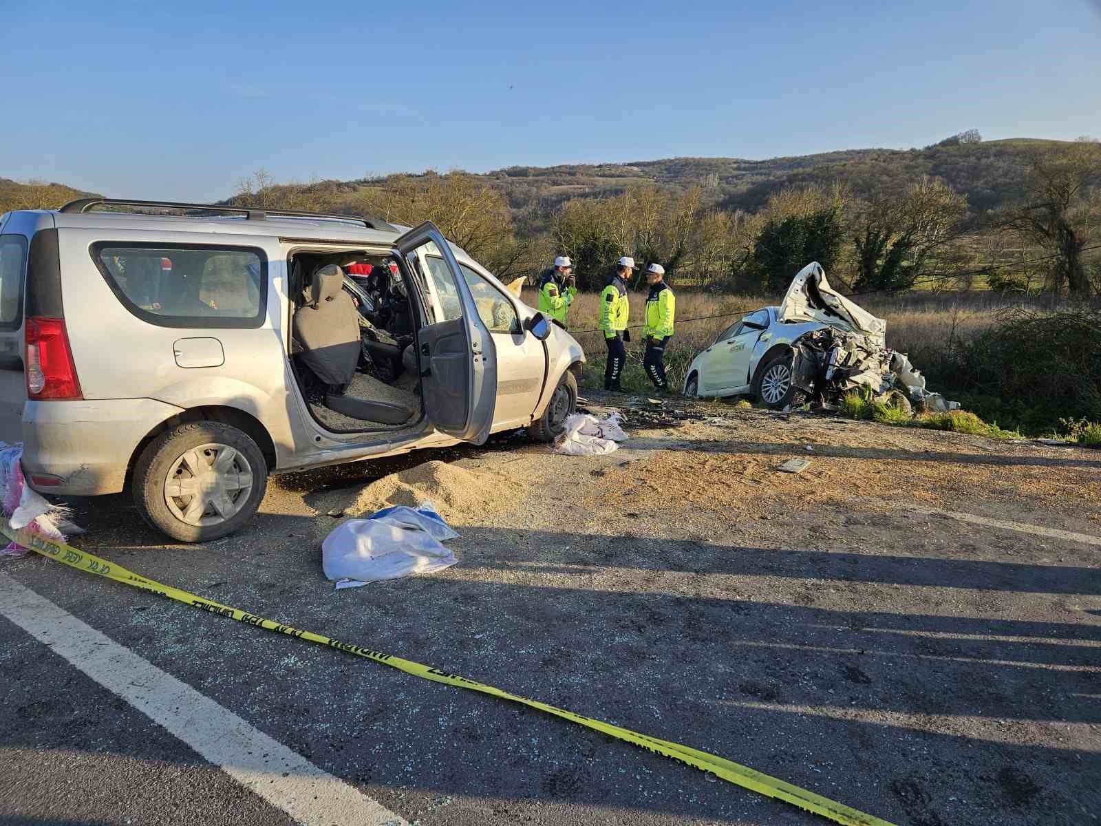 Balıkesir’de trafik kazası: 1 ölü, 2 yaralı