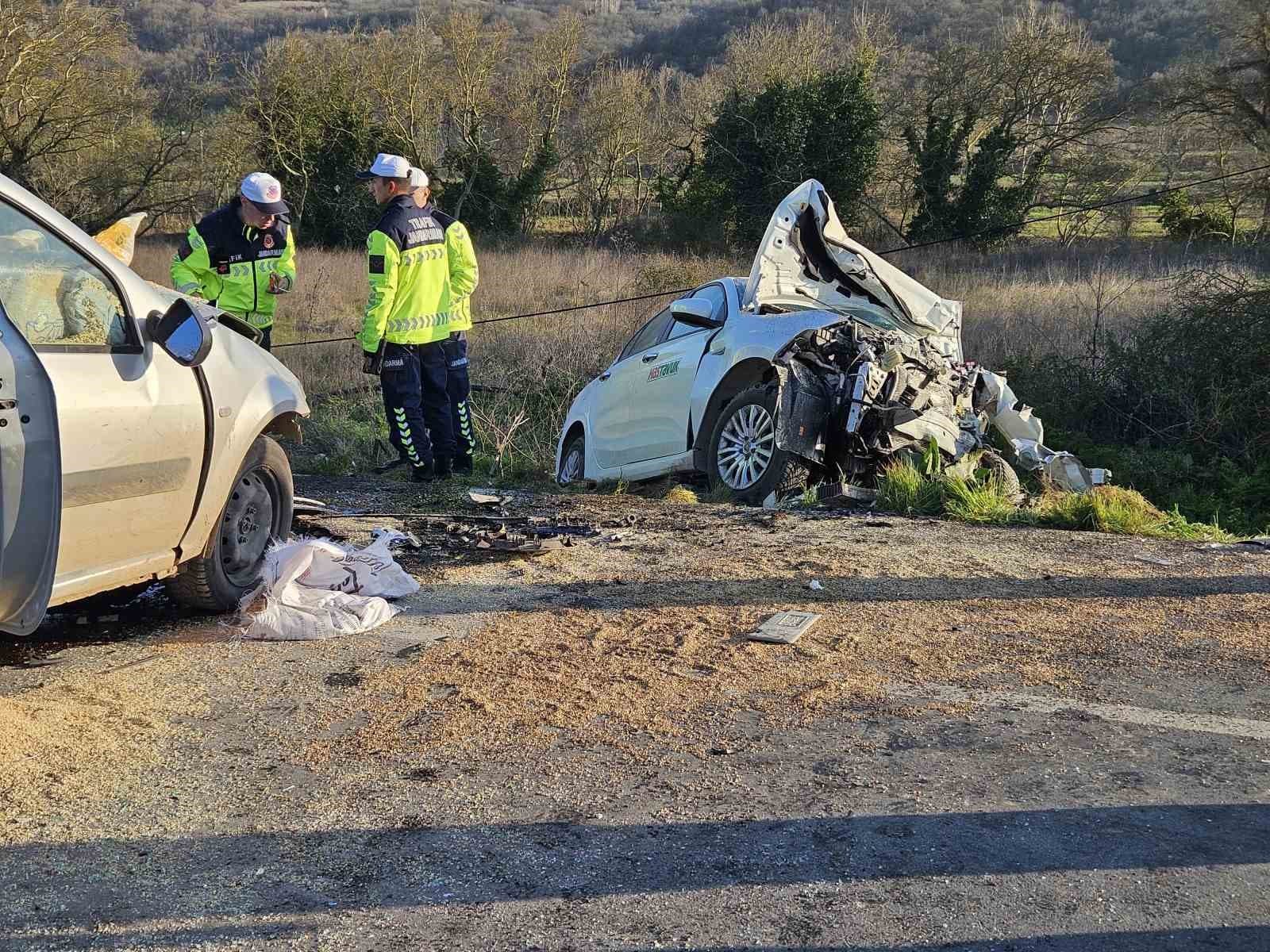 Balıkesir’de trafik kazası: 1 ölü, 2 yaralı