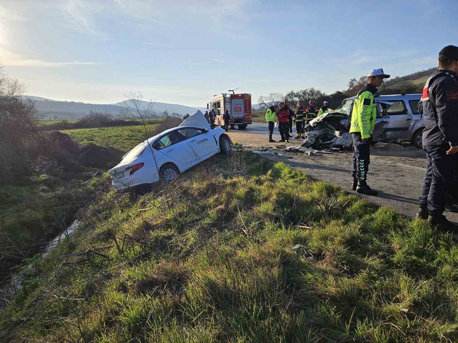 Balıkesir’de trafik kazası: 1 ölü, 2 yaralı
