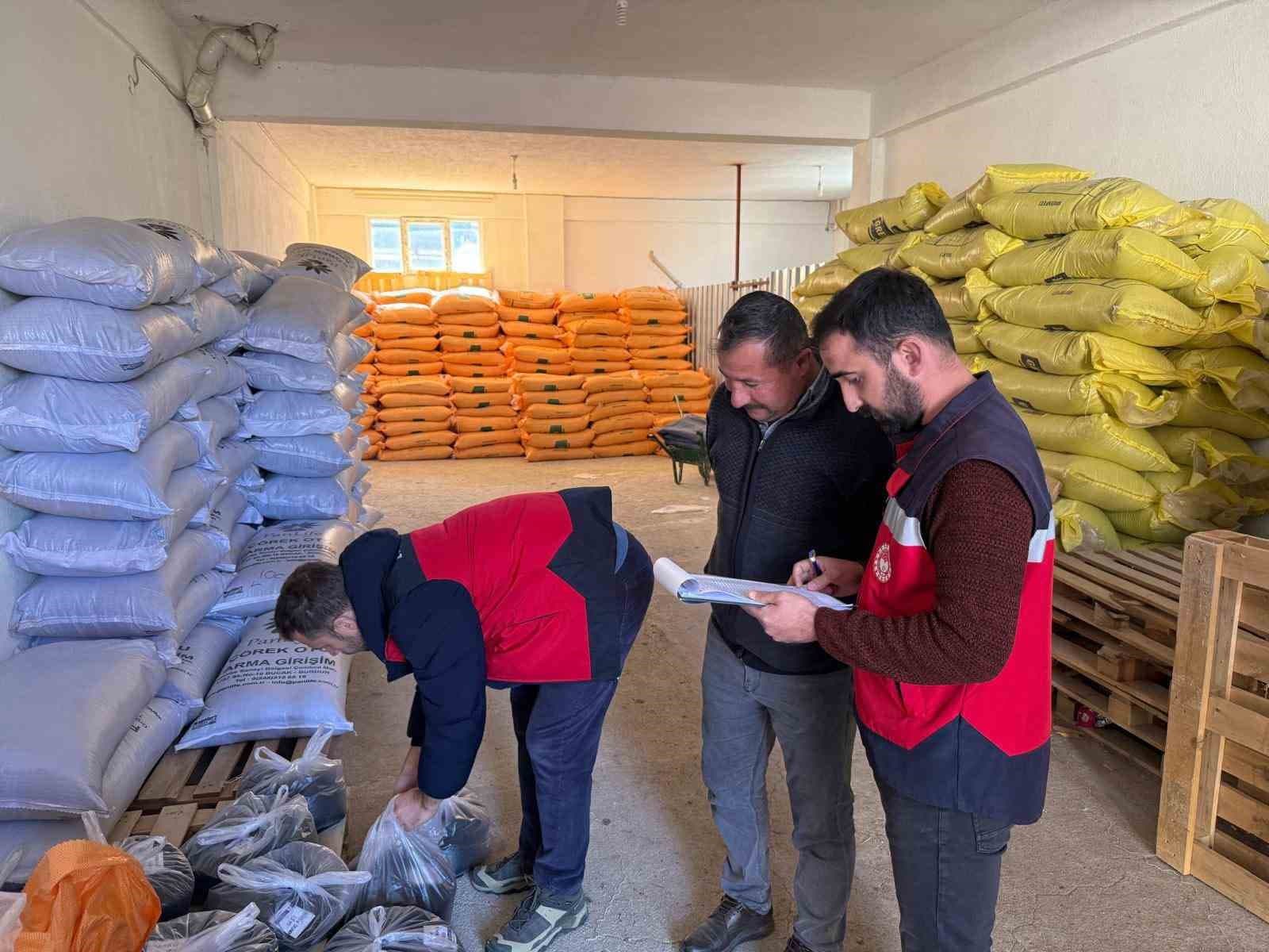 Çavdarhisar’da çiftçilere çörek otu tohumu dağıtımı