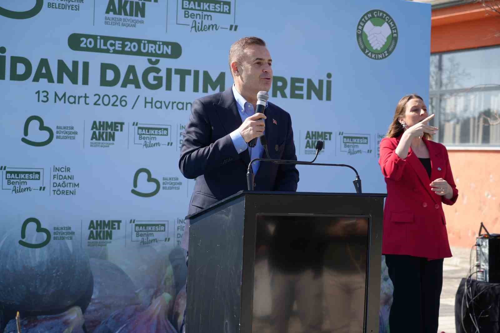 Havran’da 102 çiftçiye 2 bin 500 incir fidanı dağıtıldı