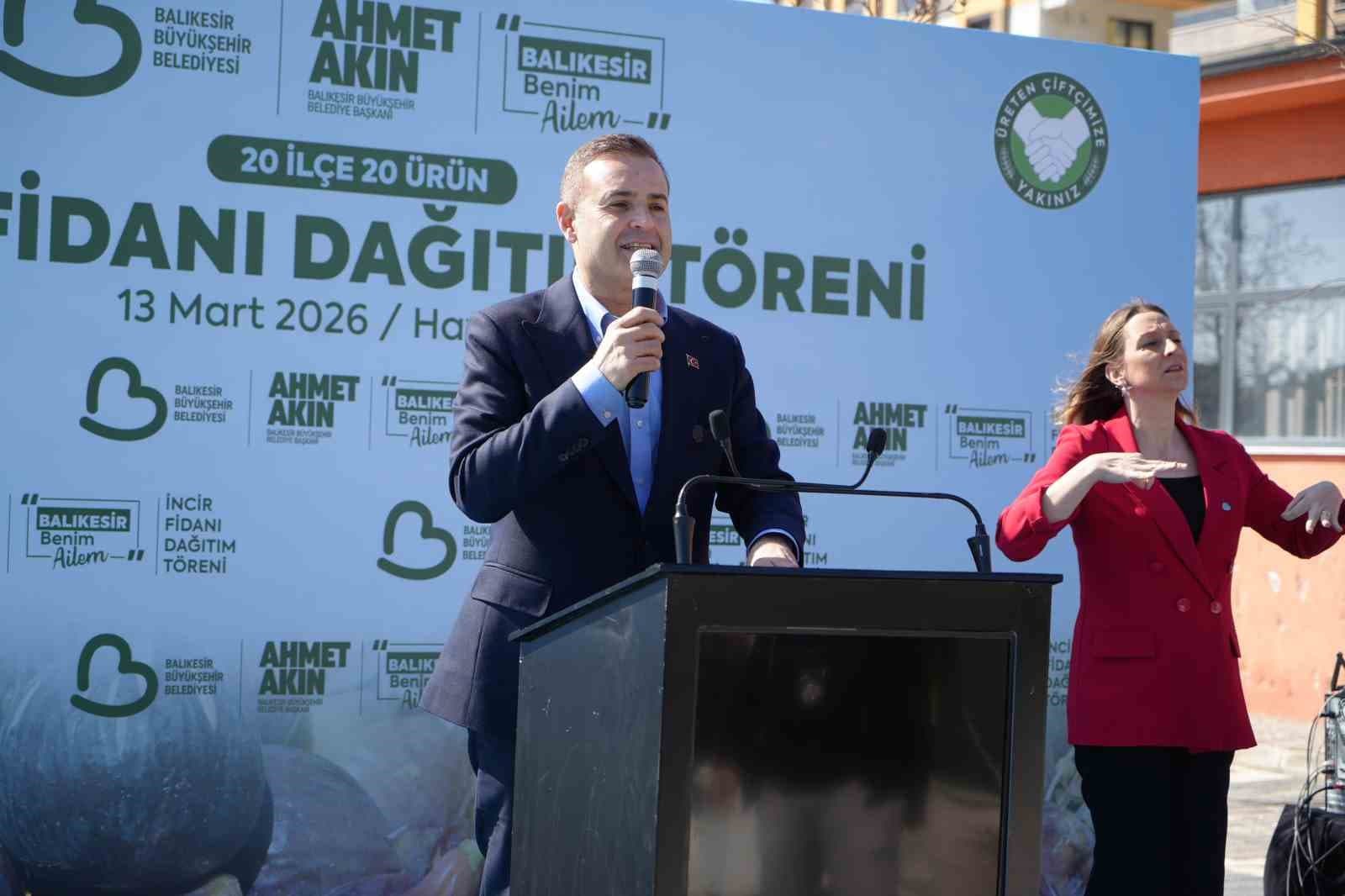 Havran’da 102 çiftçiye 2 bin 500 incir fidanı dağıtıldı