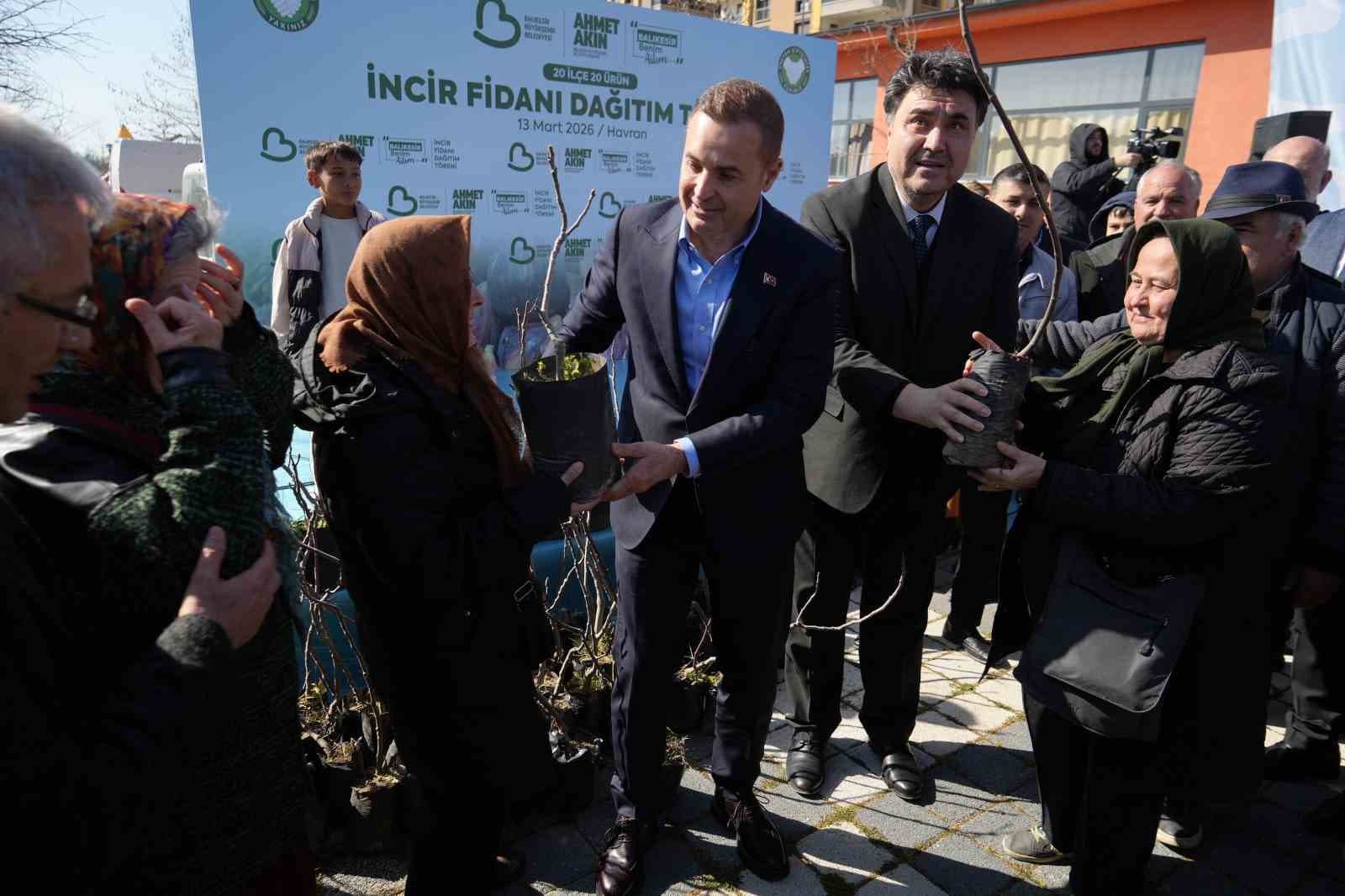 Havran’da 102 çiftçiye 2 bin 500 incir fidanı dağıtıldı