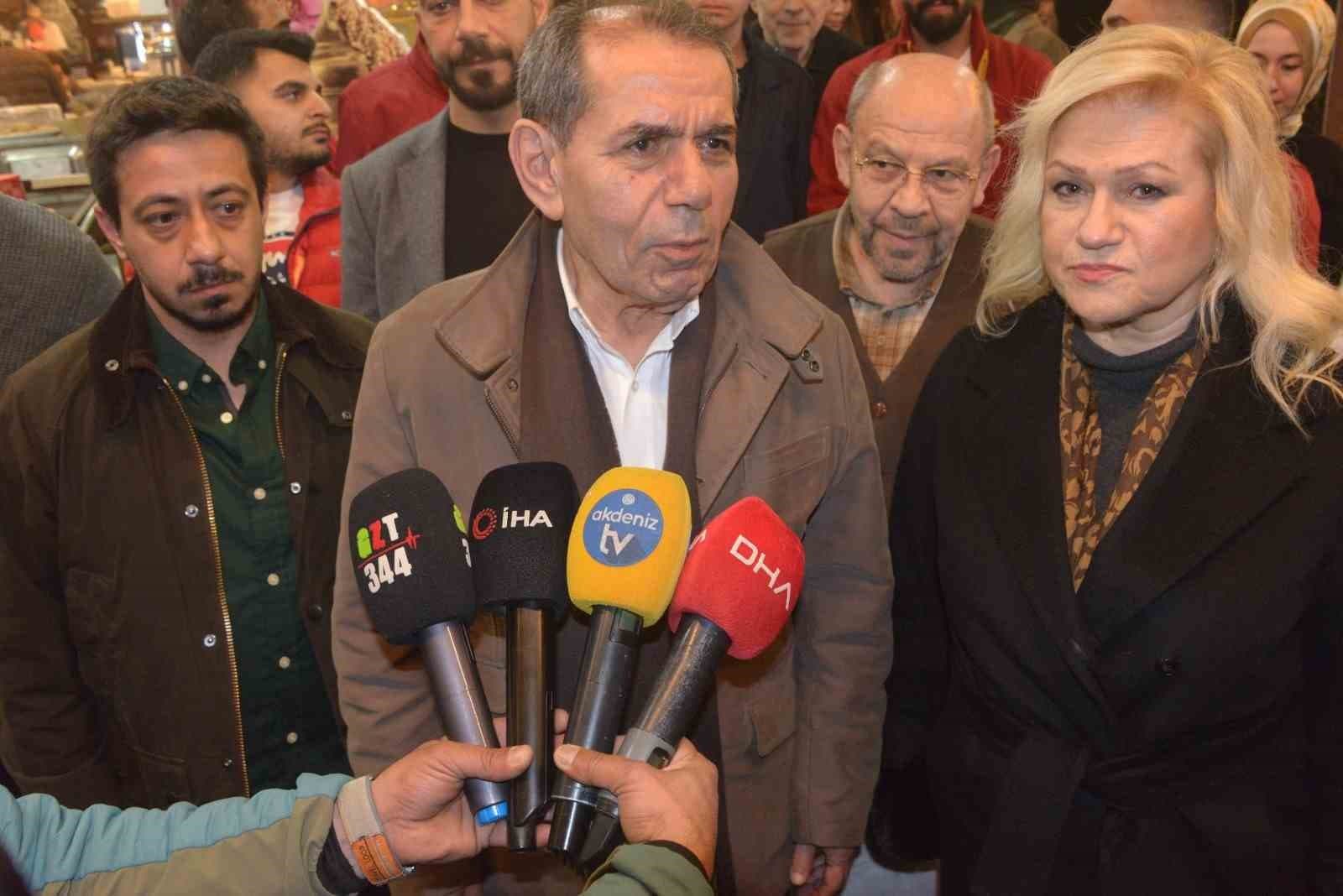 Galatasaray Başkanı Dursun Özbek depremzedelerle iftarda buluştu