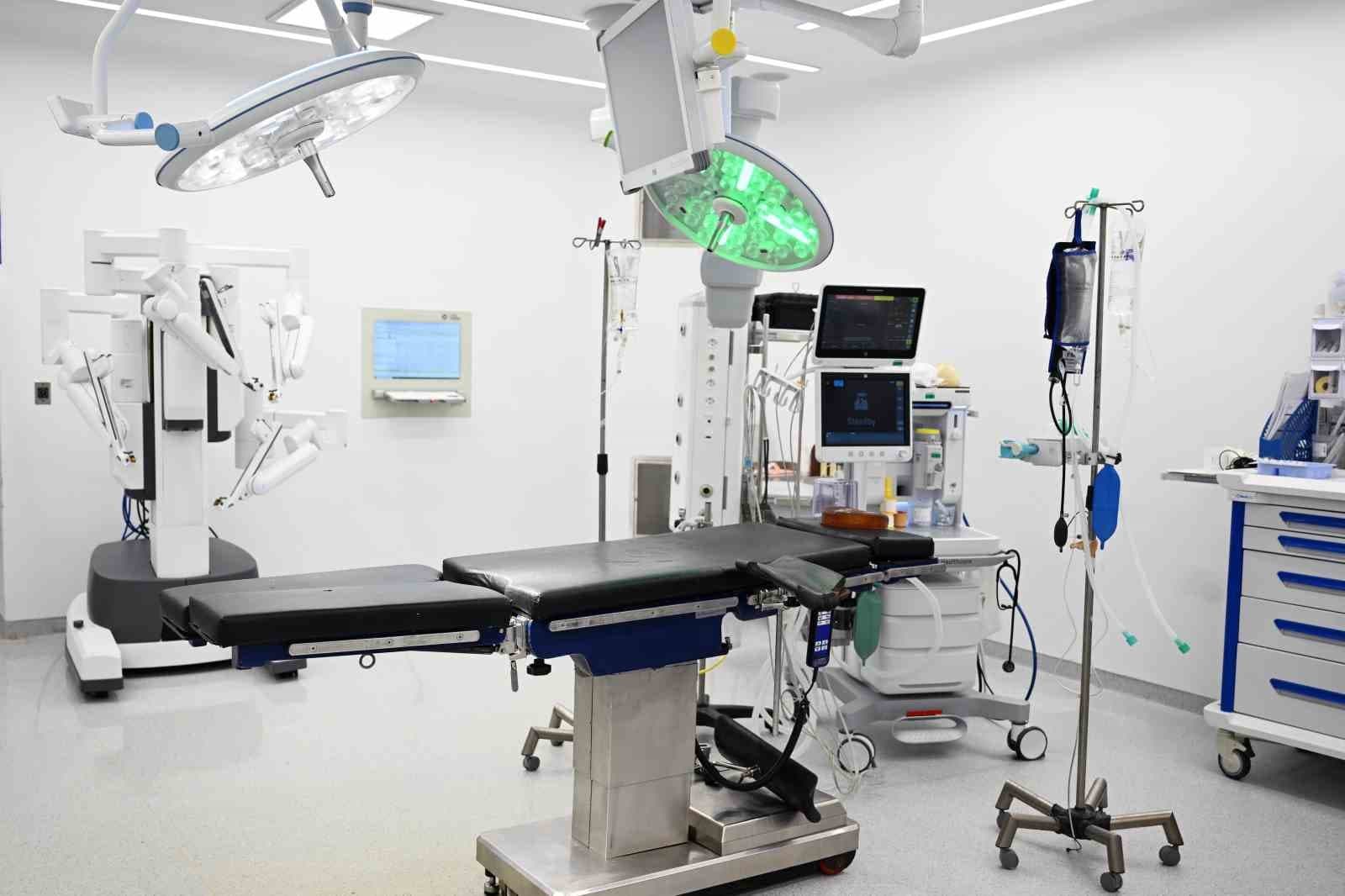 MCBÜ Hafsa Sultan Hastanesi’nde Robotik Cerrahi dönemi başladı