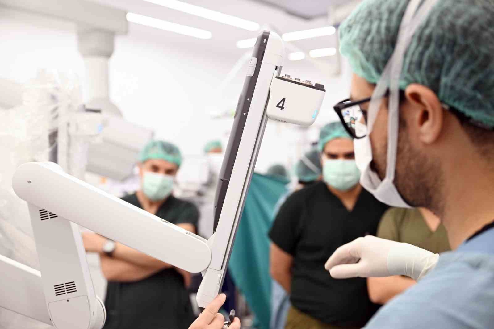 MCBÜ Hafsa Sultan Hastanesi’nde Robotik Cerrahi dönemi başladı