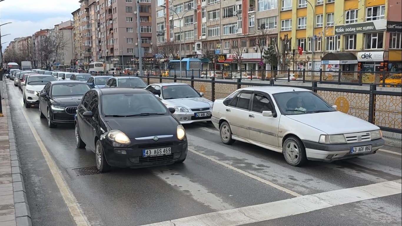 Kütahya’da trafiğe kayıtlı araçların ortalama yaşı 21.1