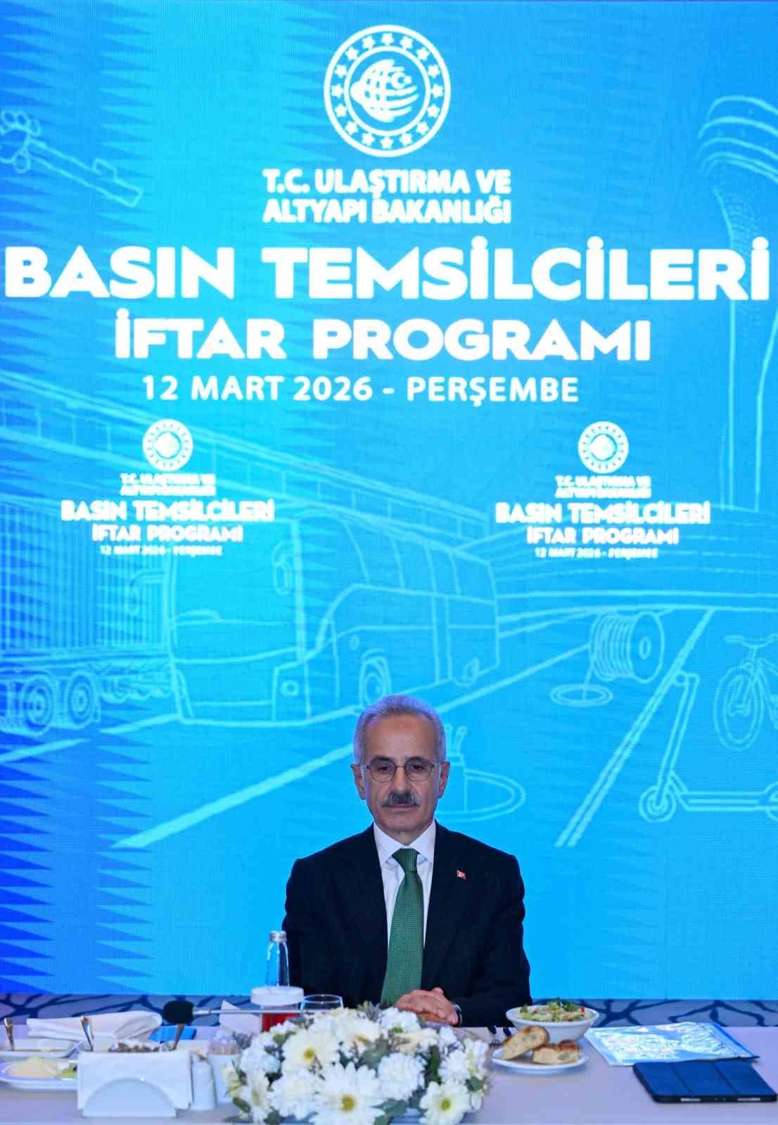 Bakan Uraloğlu: "800 tane geminin hala Hürmüz Boğazı’nda olduğunu söyleyebilirim"