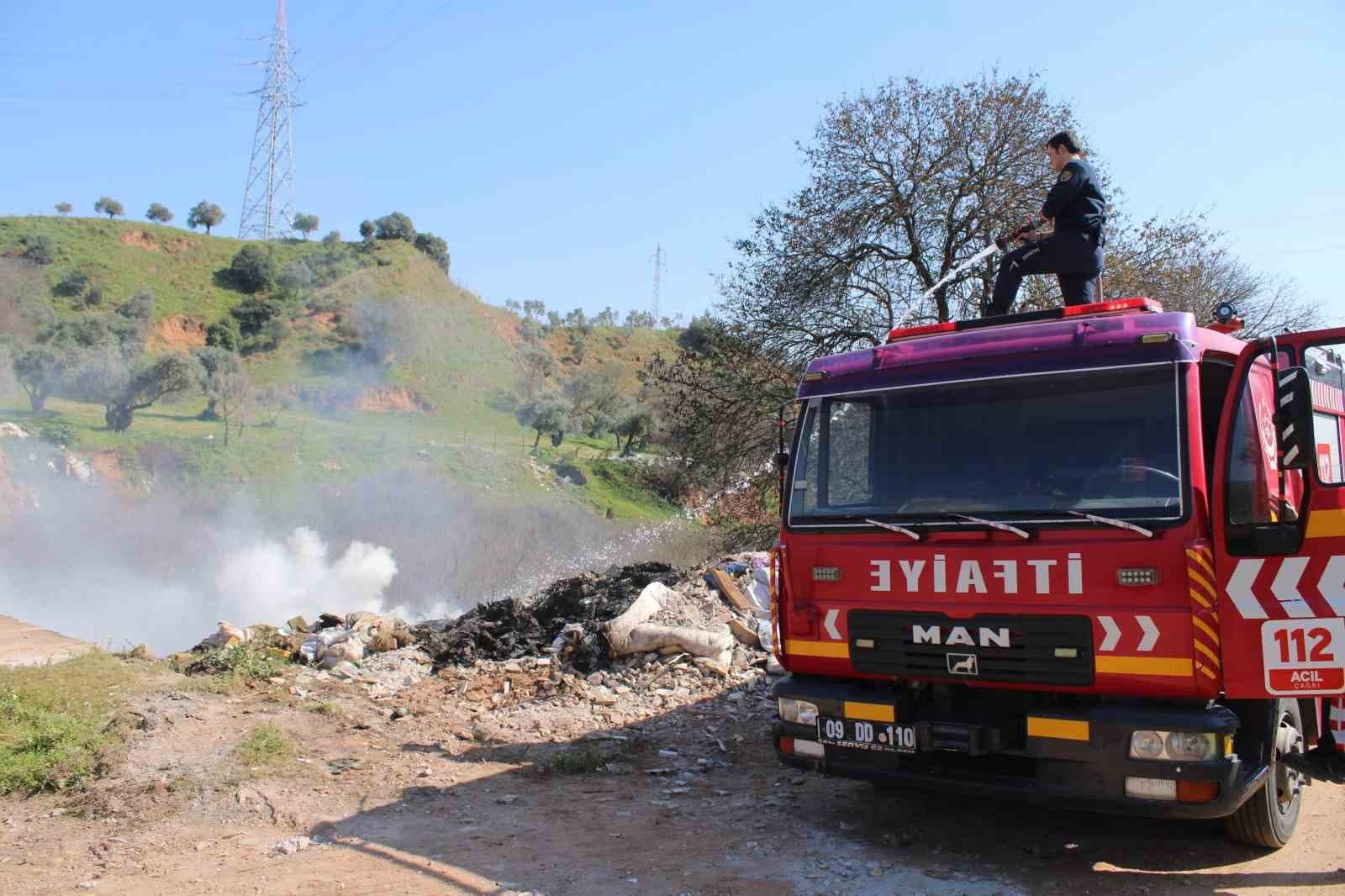 Çöplük alanda çıkan yangın ekipleri harekete geçirdi