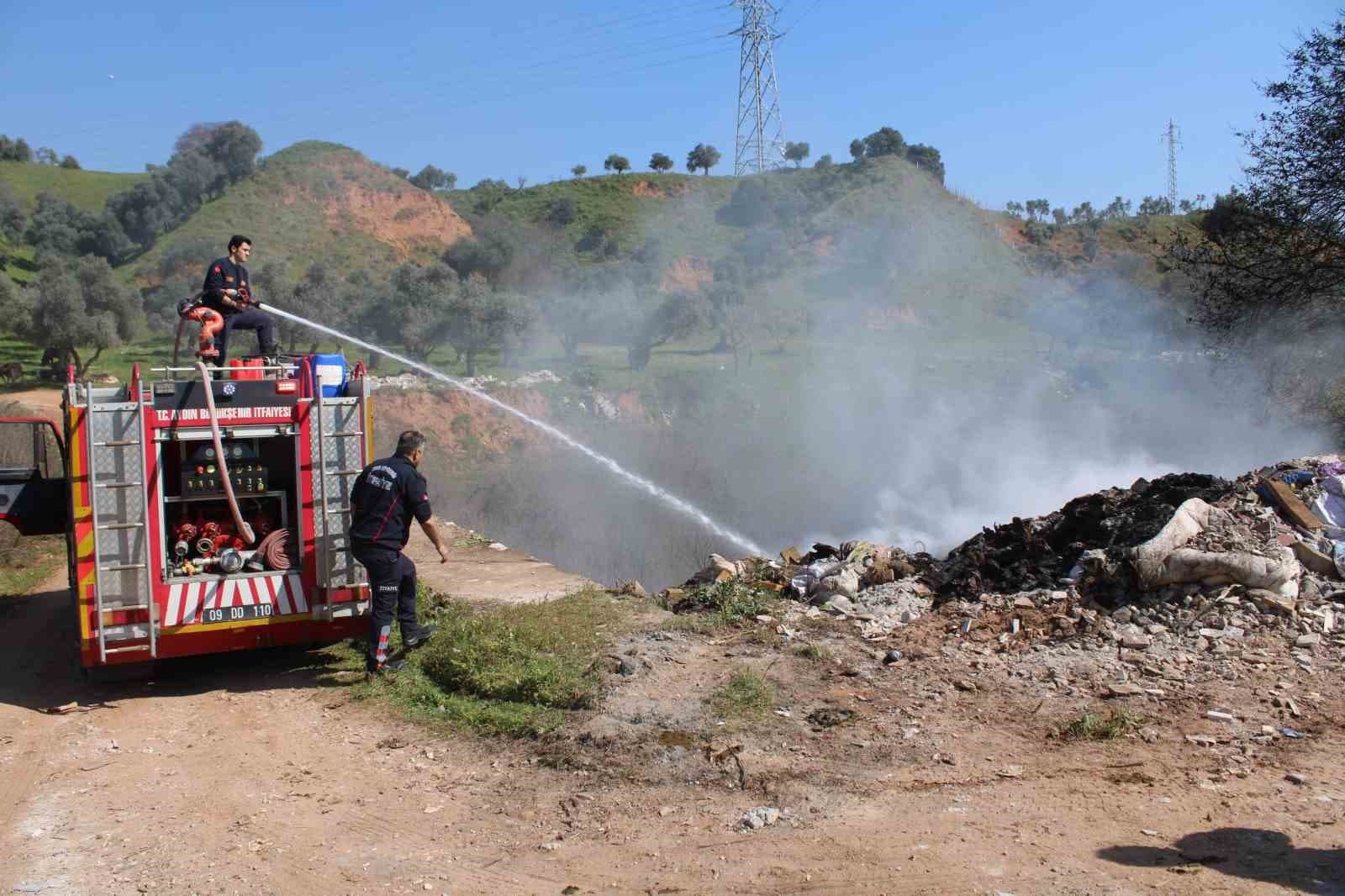 Çöplük alanda çıkan yangın ekipleri harekete geçirdi