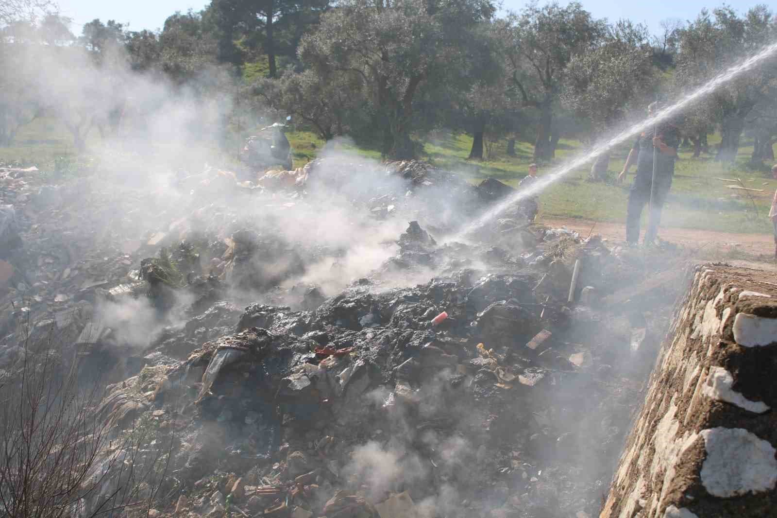Çöplük alanda çıkan yangın ekipleri harekete geçirdi