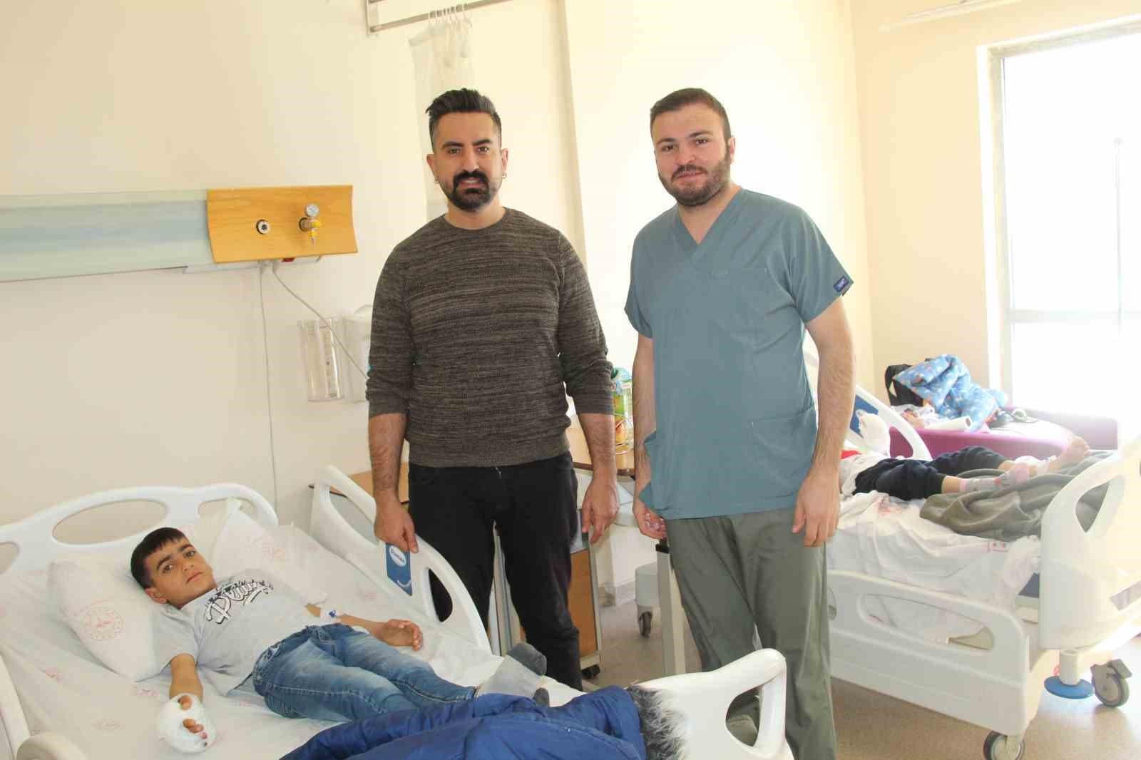 Şırnak’ta yapışık parmaklı iki kardeş ameliyatla sağlıklarına kavuştu