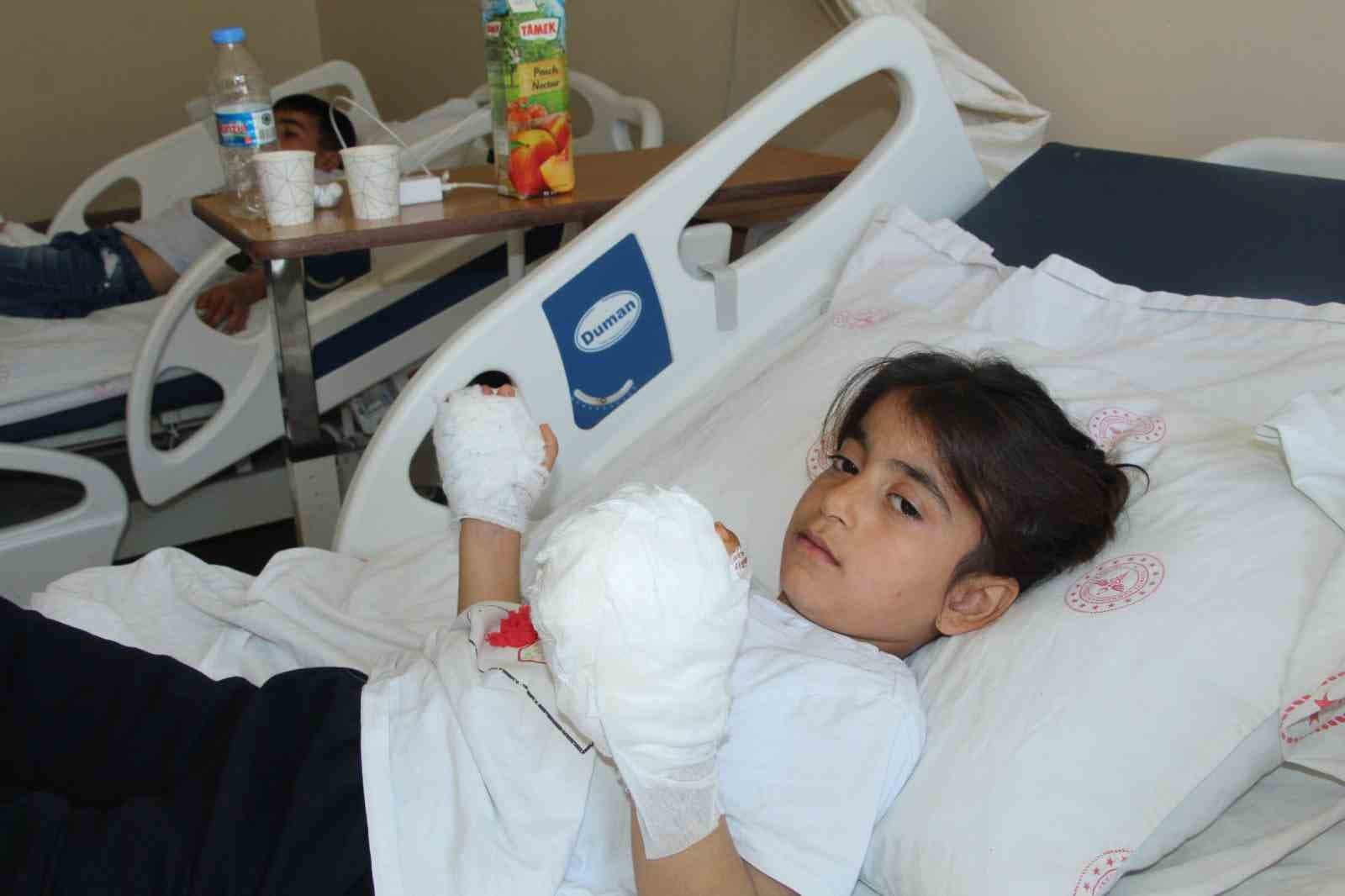 Şırnak’ta yapışık parmaklı iki kardeş ameliyatla sağlıklarına kavuştu