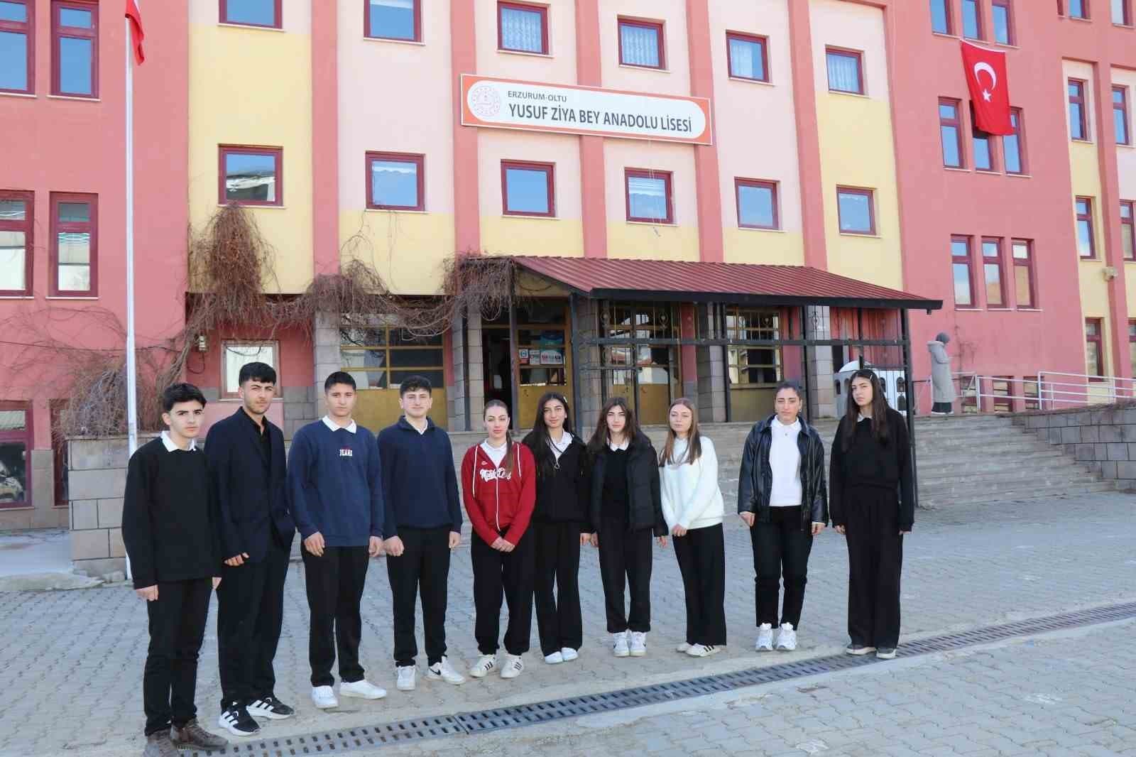 Öğrenciler, ’zimem defteri’ geleneğiyle borçları ödedi