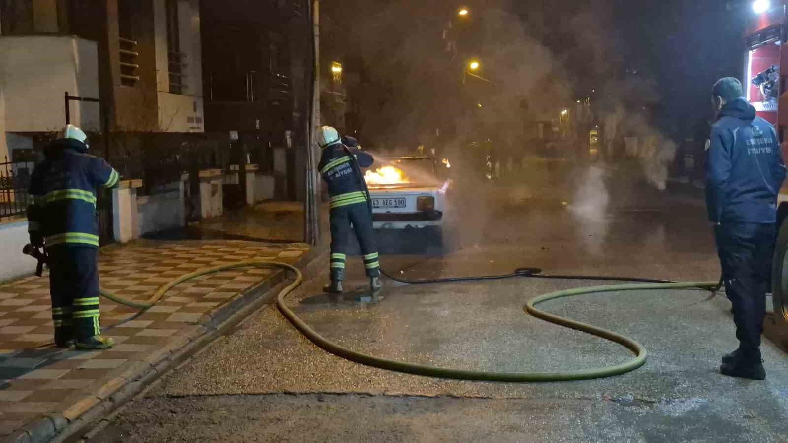 Eskişehir’de park halindeki LPG’li araç küle döndü