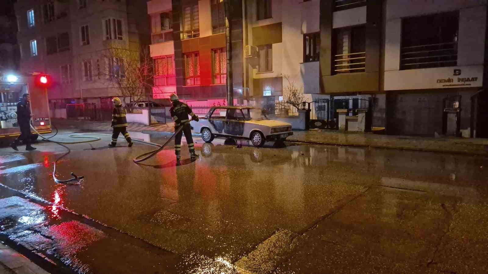 Eskişehir’de park halindeki LPG’li araç küle döndü