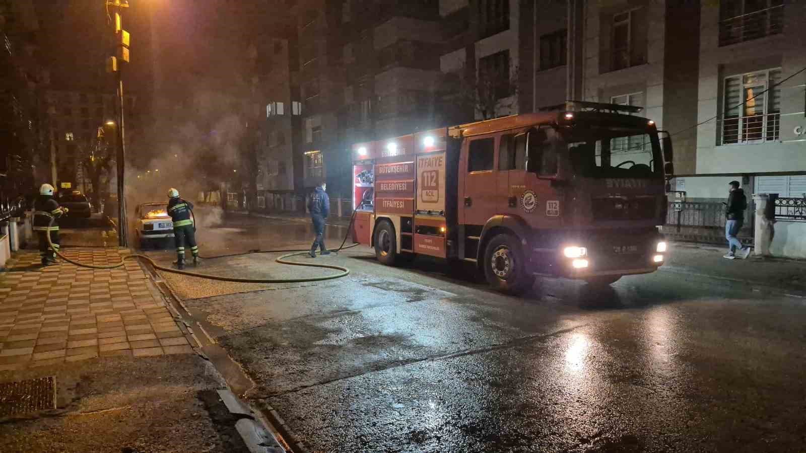 Eskişehir’de park halindeki LPG’li araç küle döndü