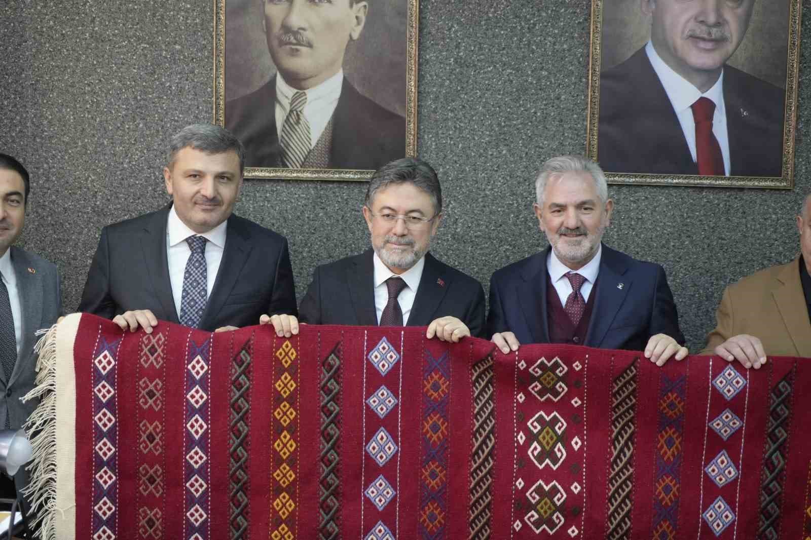 Bakan Yumaklı: "Gübre stoklarımızda herhangi bir problem yok"
