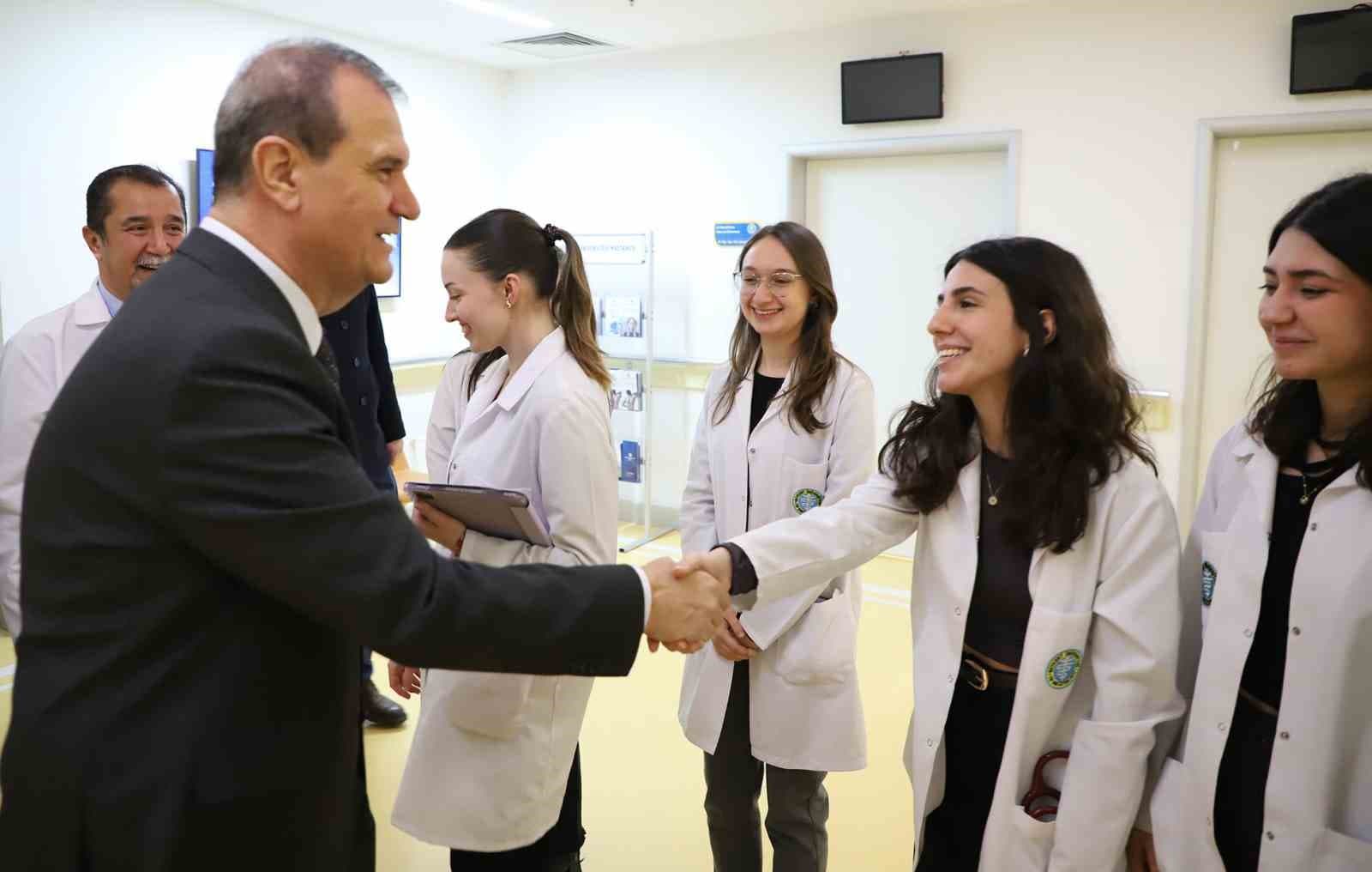 Büyükçekmece Belediye Başkan Vekili Çebi, sağlık çalışanlarının Tıp Bayramı’nı kutladı