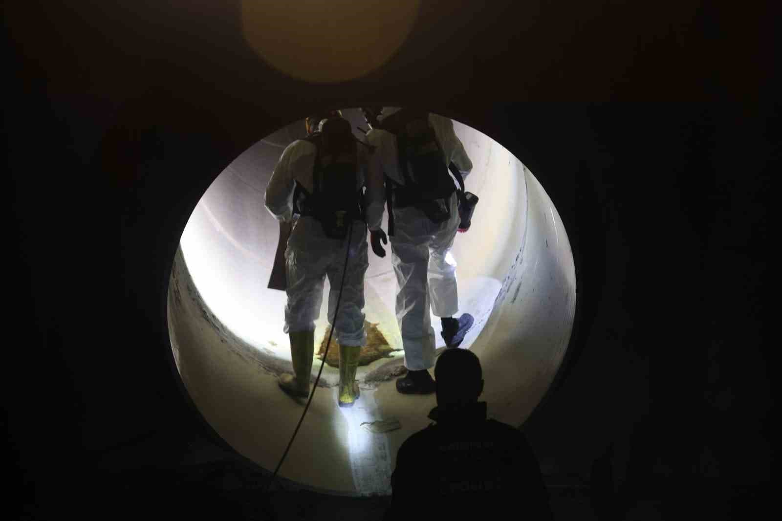 Biber gazıyla kuyumcuya giren maskeli 3 kişi, imitasyon bilezikleri çaldı