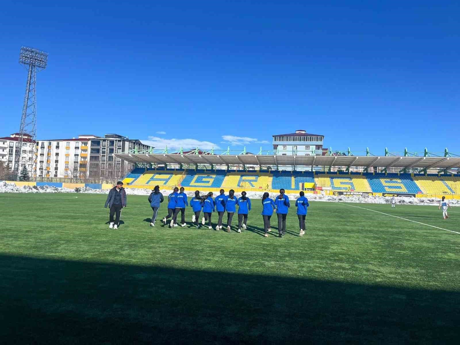 Digorlu kızlar Türkiye yarı finallerinde Kars’ı temsil edecek